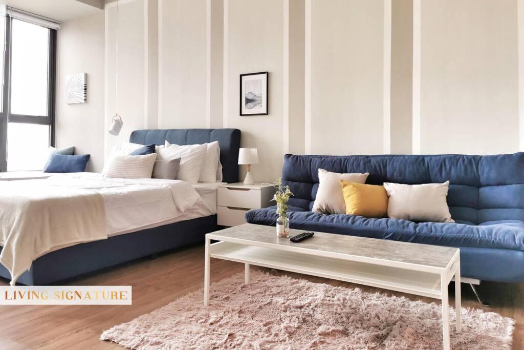 Ceylonz Suites KL Studio near Bukit Bintang - Living Signature