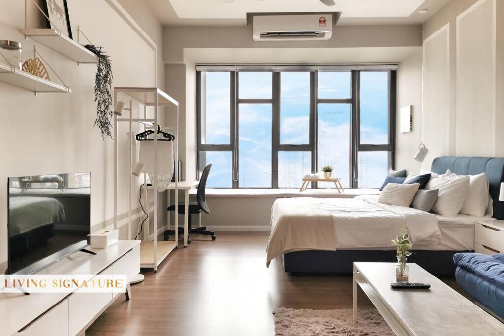 Ceylonz Suites KL Studio near Bukit Bintang - Living Signature