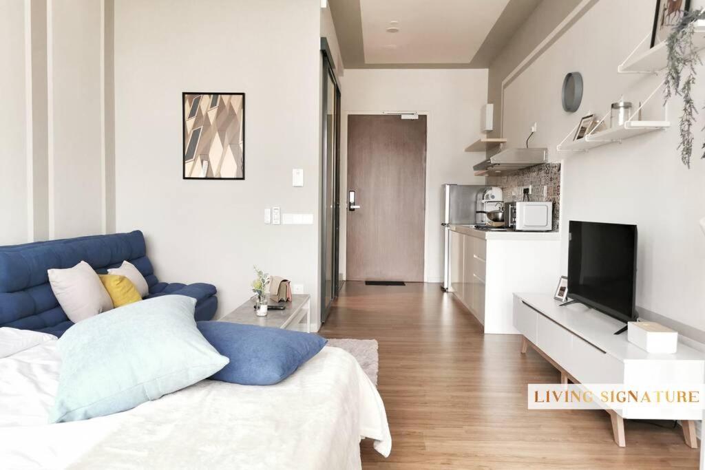 Ceylonz Suites KL Studio near Bukit Bintang - Living Signature