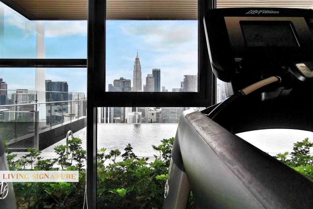 Ceylonz Suites KL Studio near Bukit Bintang - Living Signature