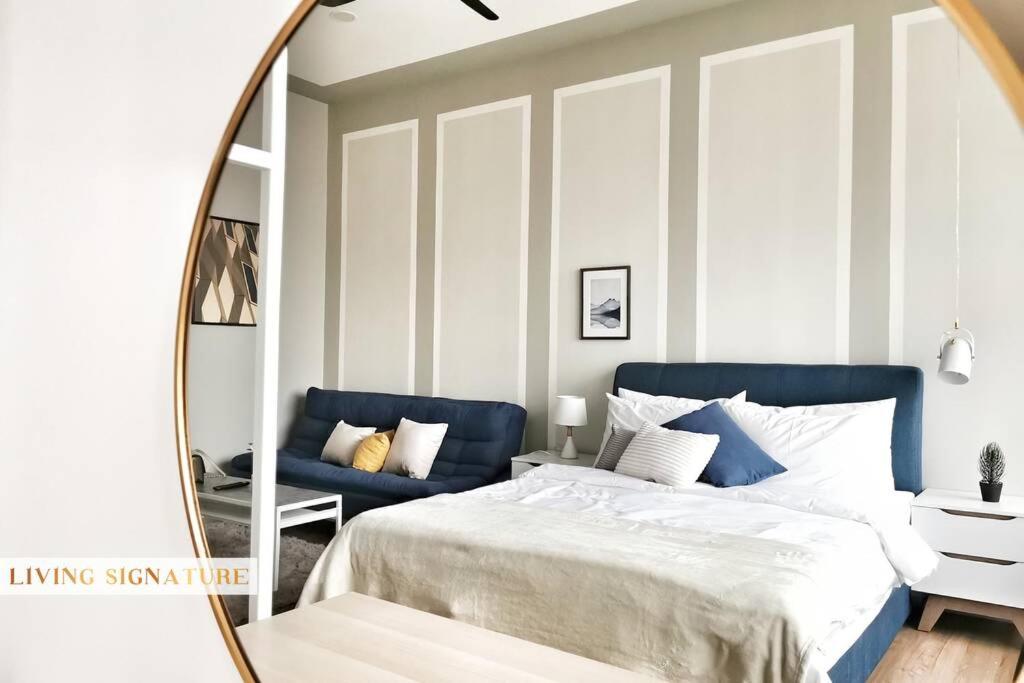 Ceylonz Suites KL Studio near Bukit Bintang - Living Signature