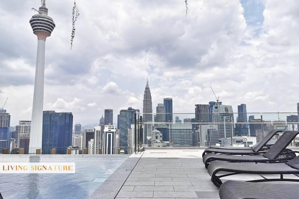 Ceylonz Suites KL Studio near Bukit Bintang - Living Signature