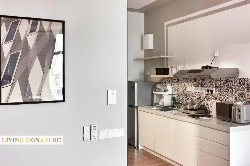 Ceylonz Suites KL Studio near Bukit Bintang - Living Signature