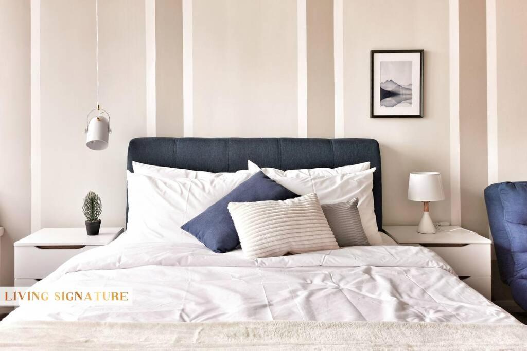 Ceylonz Suites KL Studio near Bukit Bintang - Living Signature