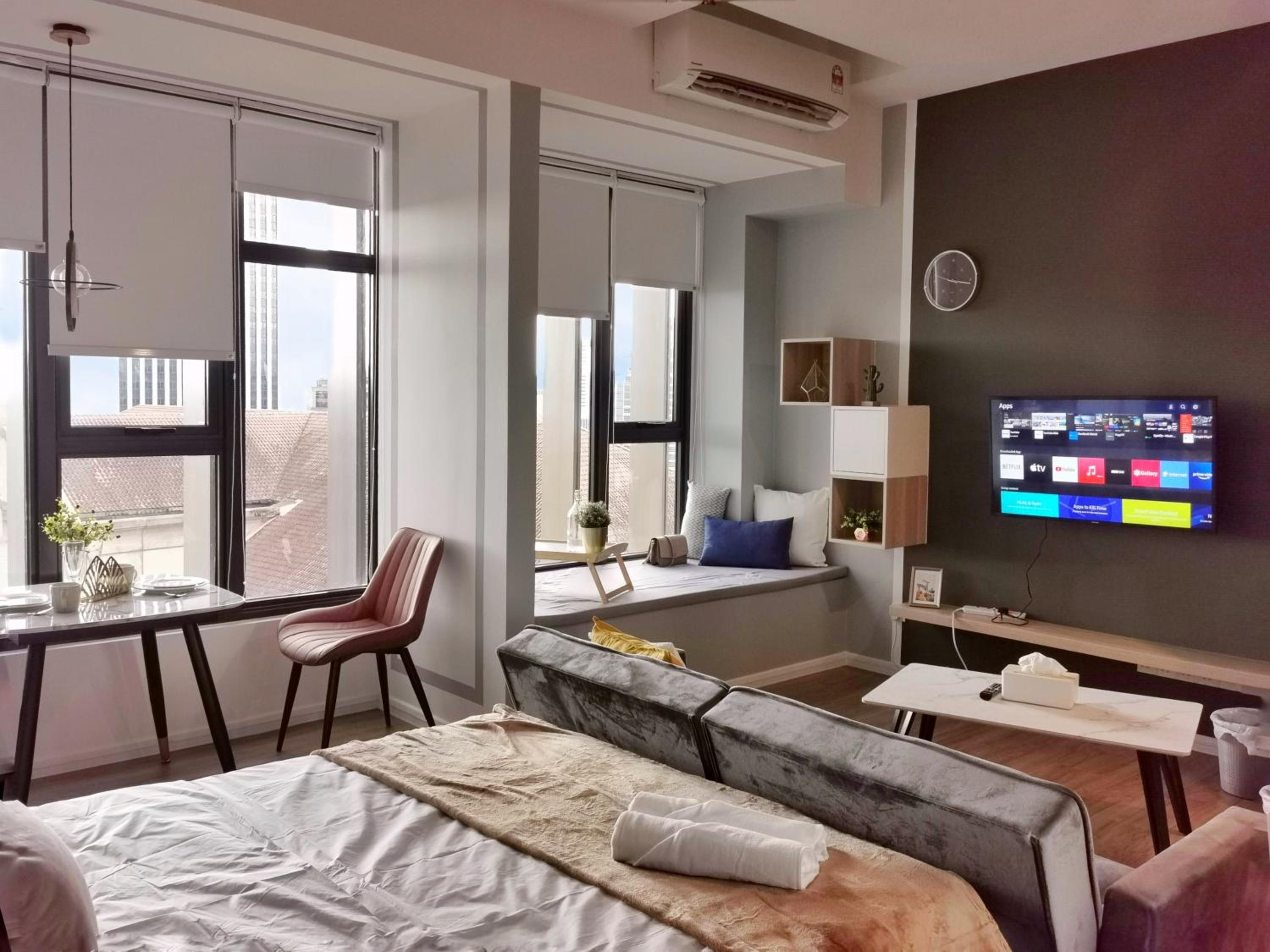 Ceylonz Suites KL Studio near Bukit Bintang - Living Signature