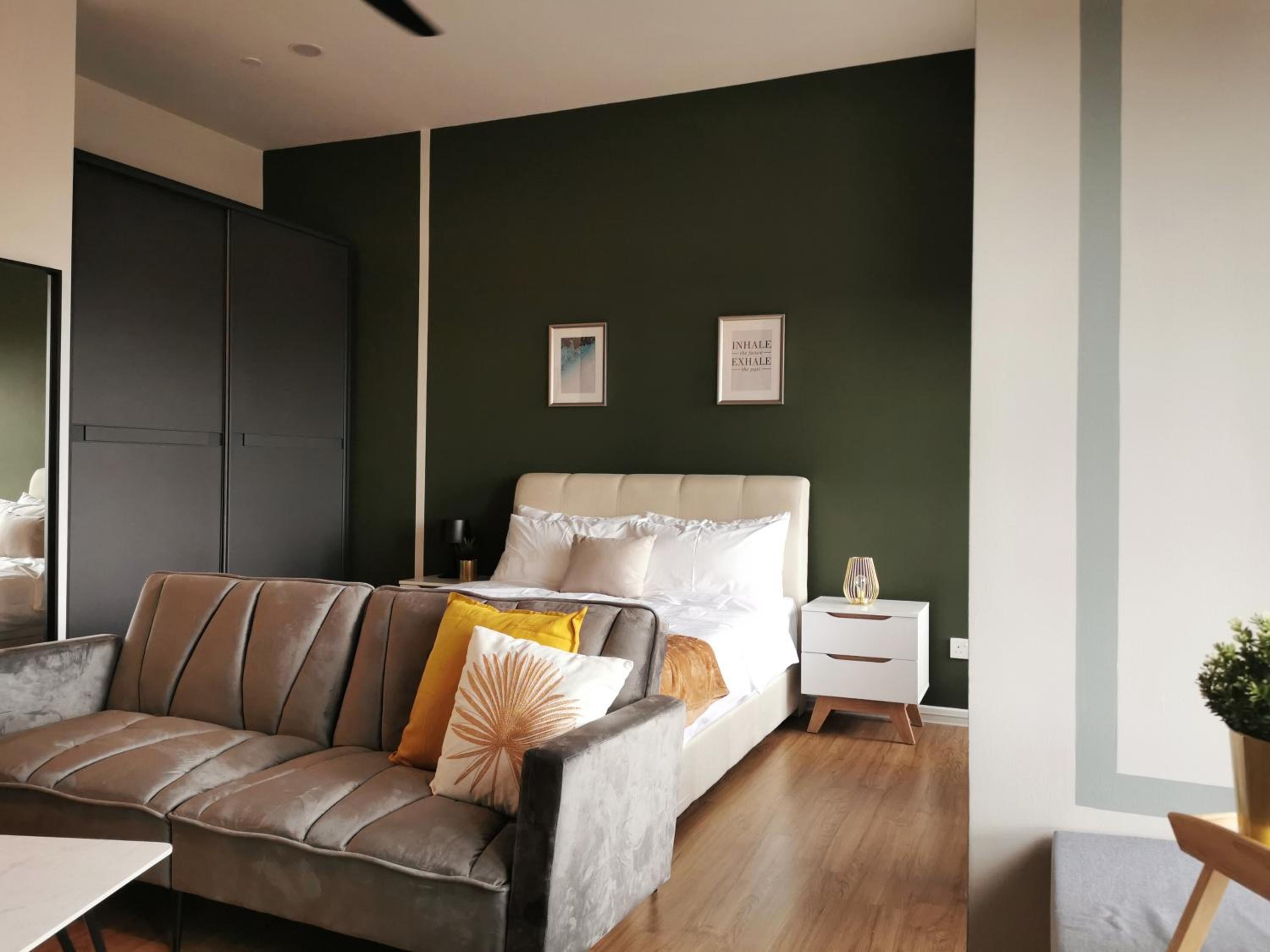 Ceylonz Suites KL Studio near Bukit Bintang - Living Signature