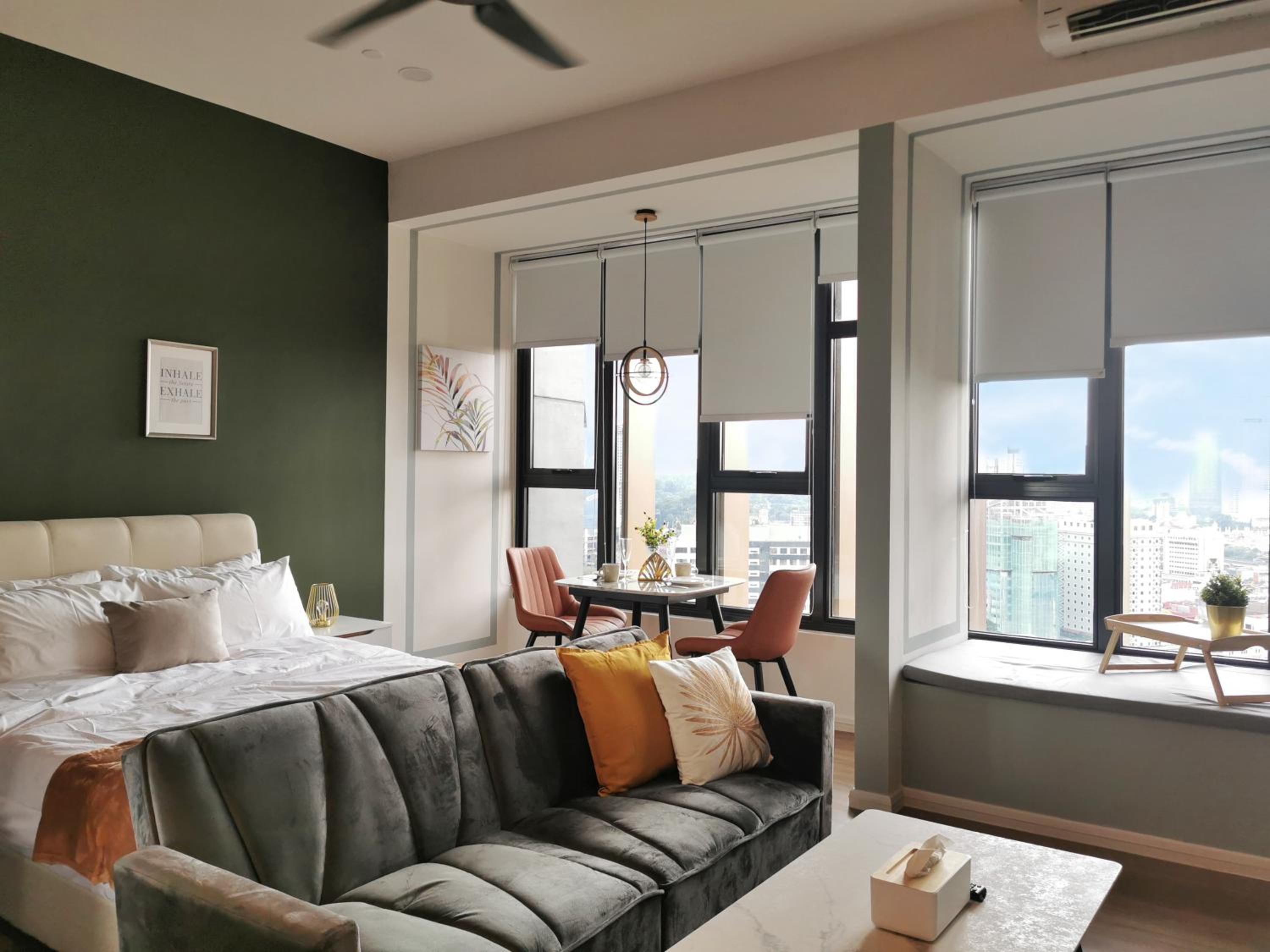 Ceylonz Suites KL Studio near Bukit Bintang - Living Signature