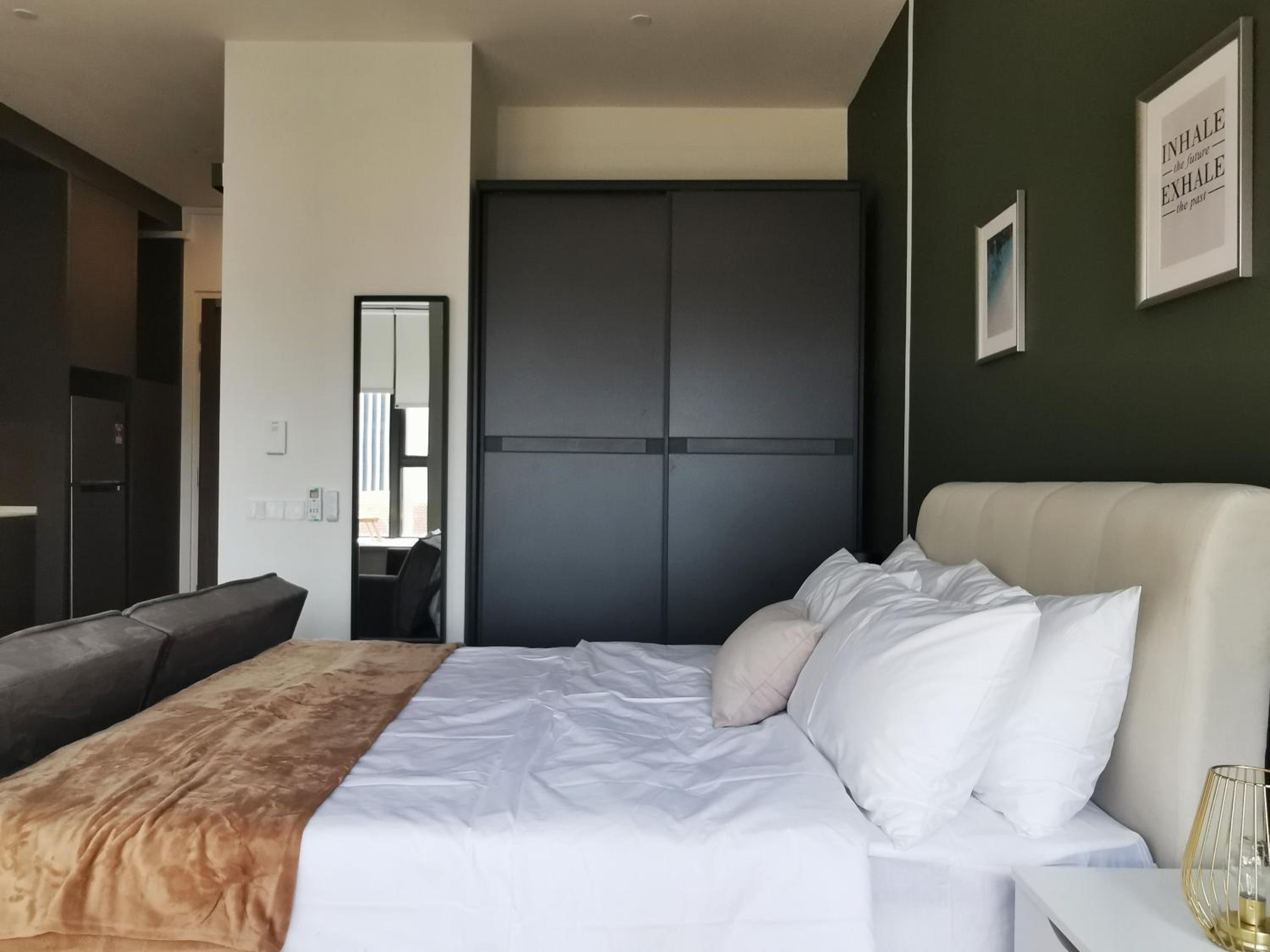 Ceylonz Suites KL Studio near Bukit Bintang - Living Signature