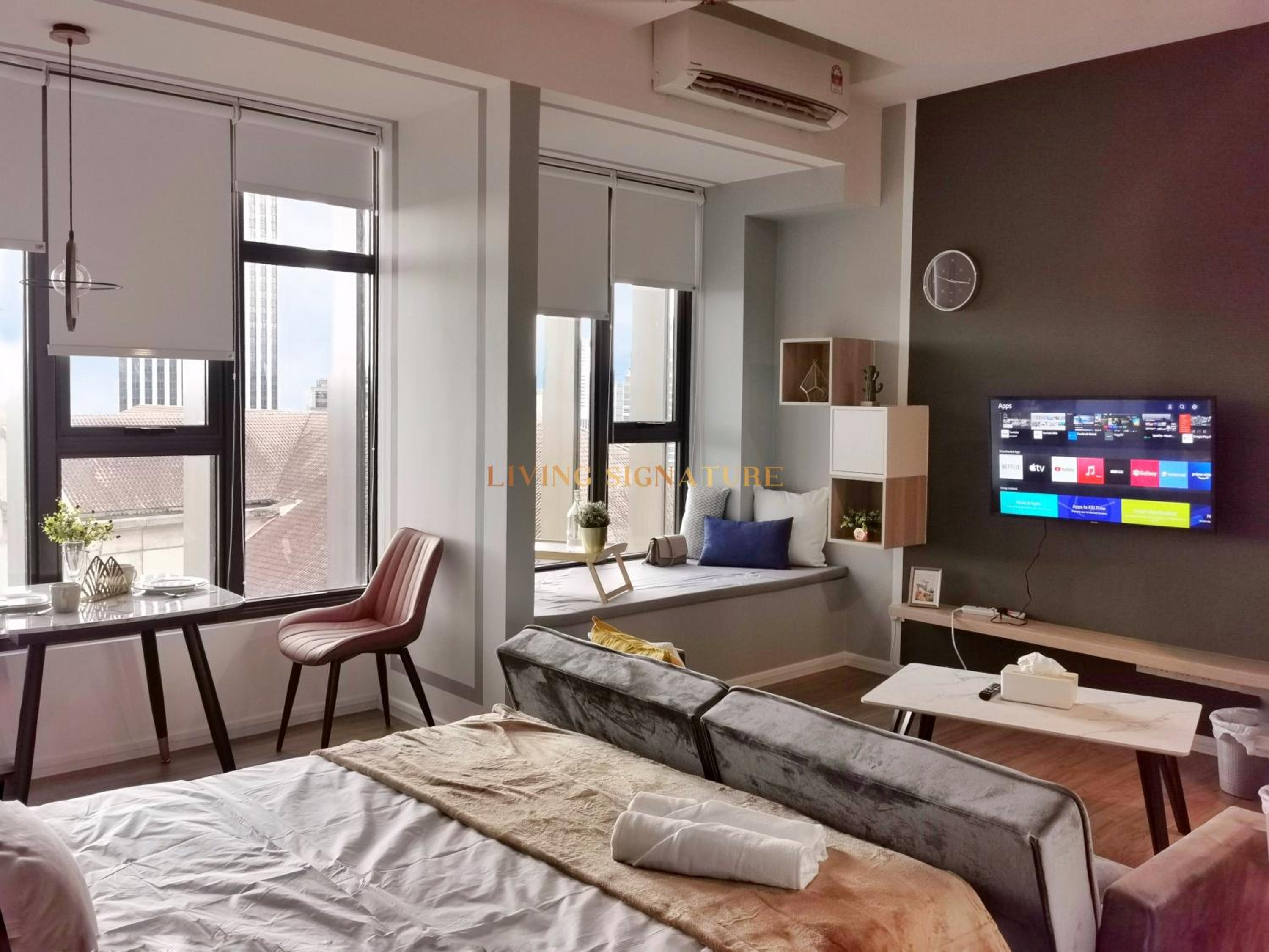 Ceylonz Suites KL Studio near Bukit Bintang - Living Signature