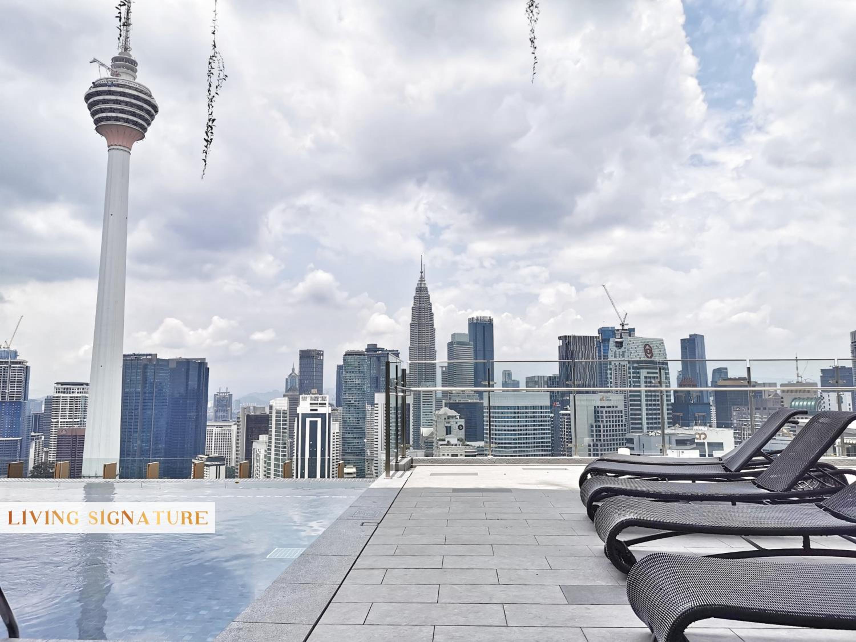 Ceylonz Suites KL Studio near Bukit Bintang - Living Signature