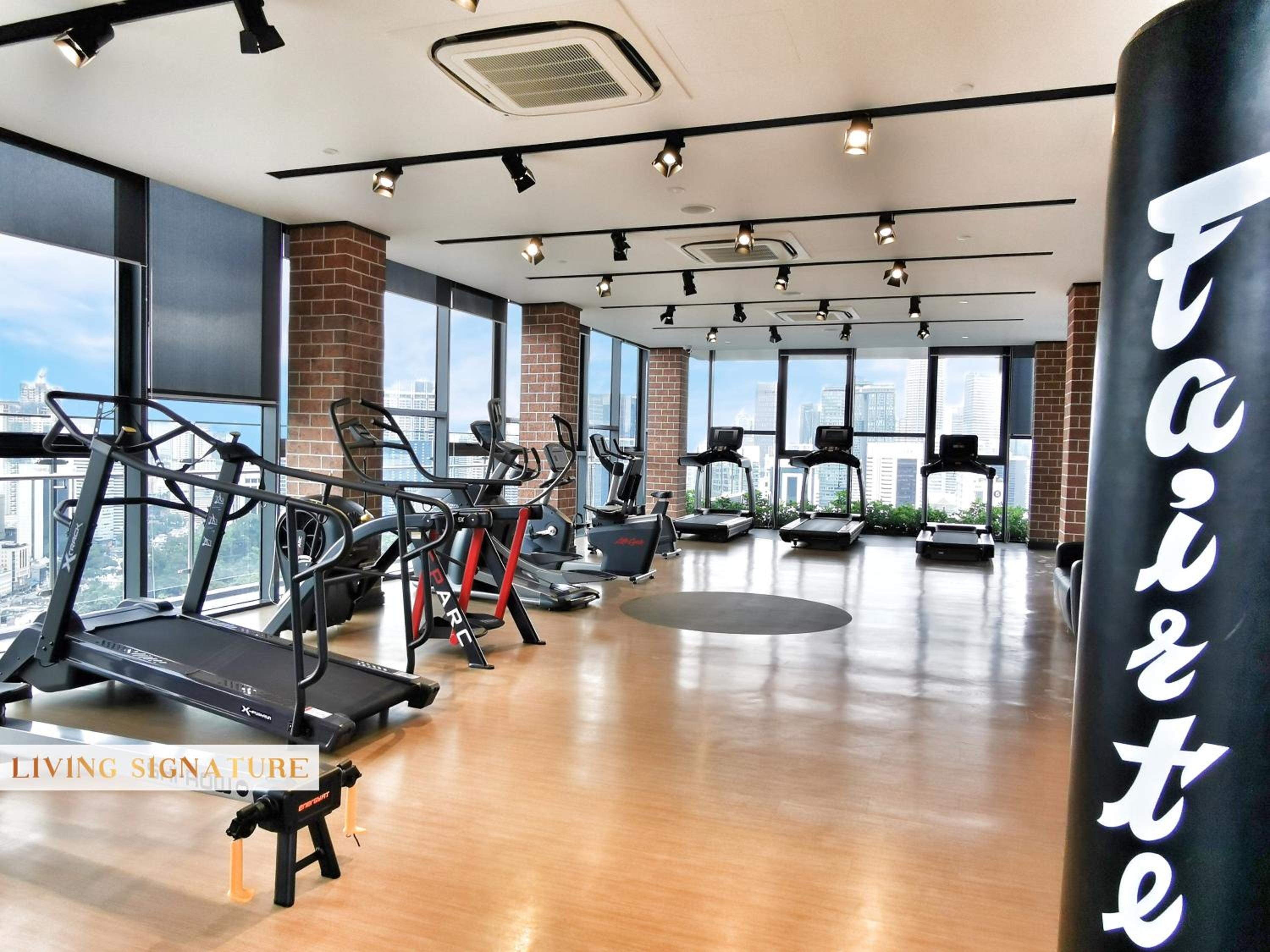 Ceylonz Suites KL Studio near Bukit Bintang - Living Signature