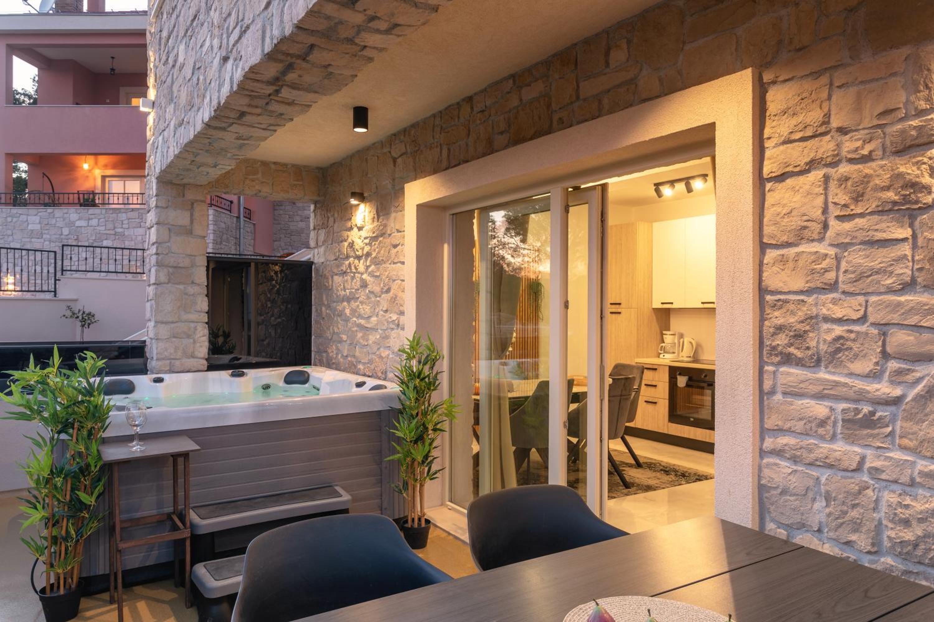 TEONA Luxury Apartment with jacuzzi and terrace sea view view 4