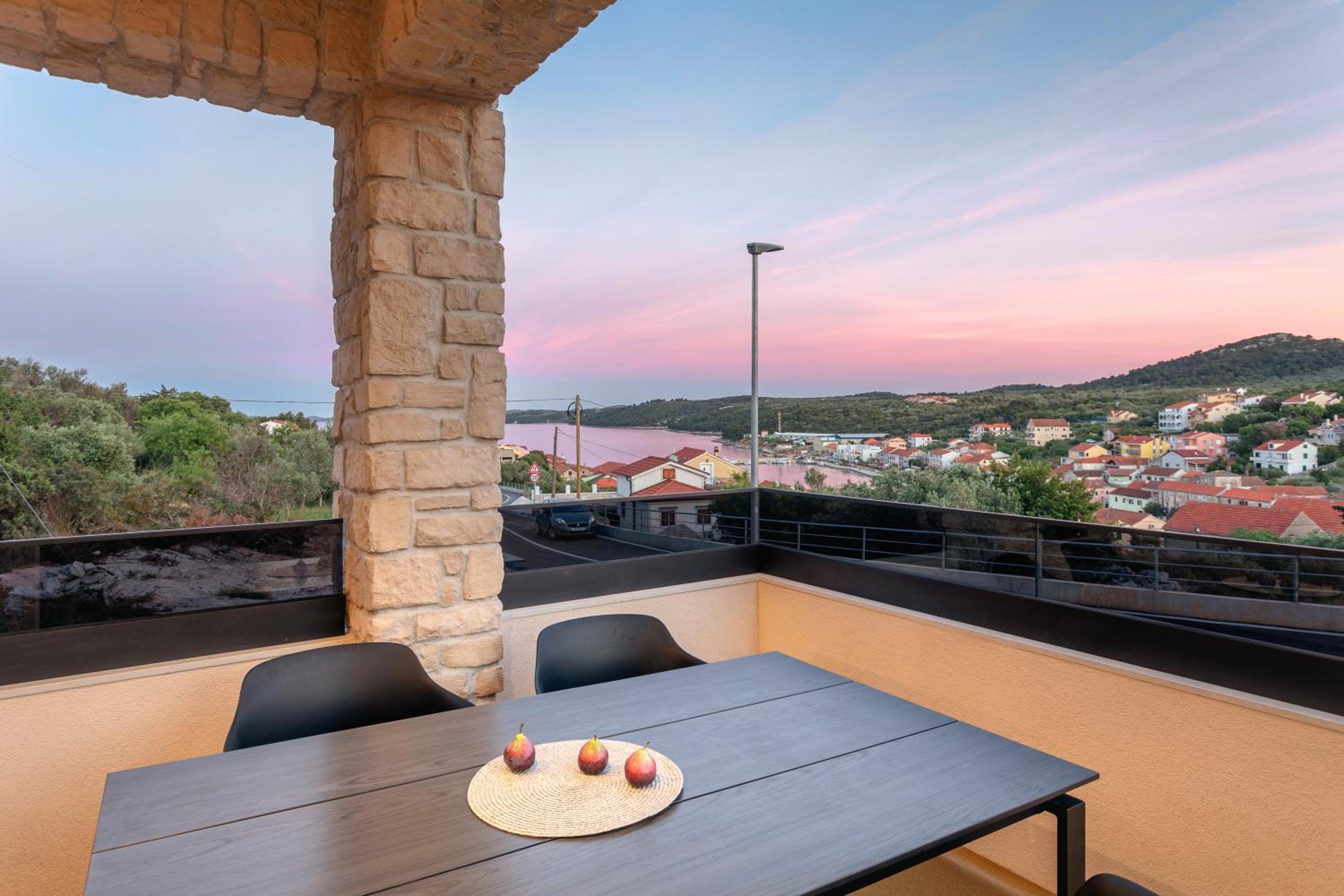 TEONA Luxury Apartment with jacuzzi and terrace sea view view 5