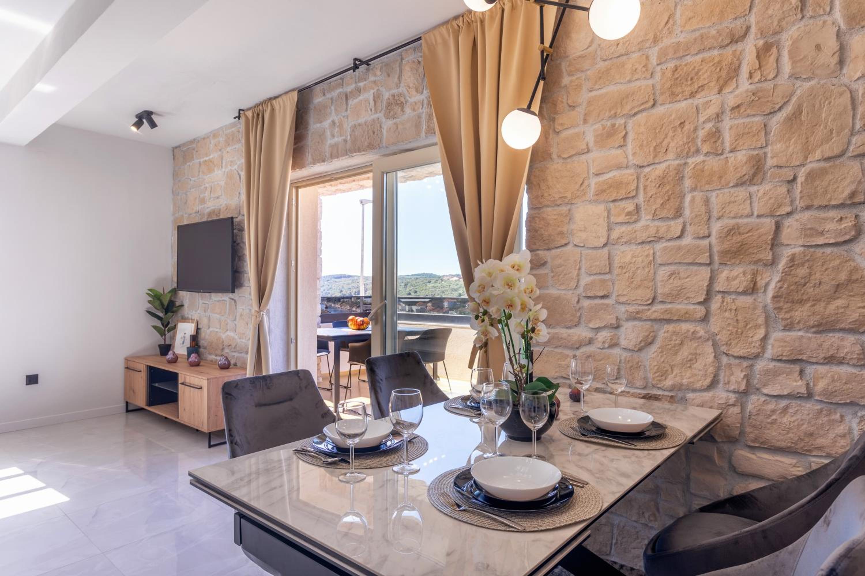 TEONA Luxury Apartment with jacuzzi and terrace sea view view 3