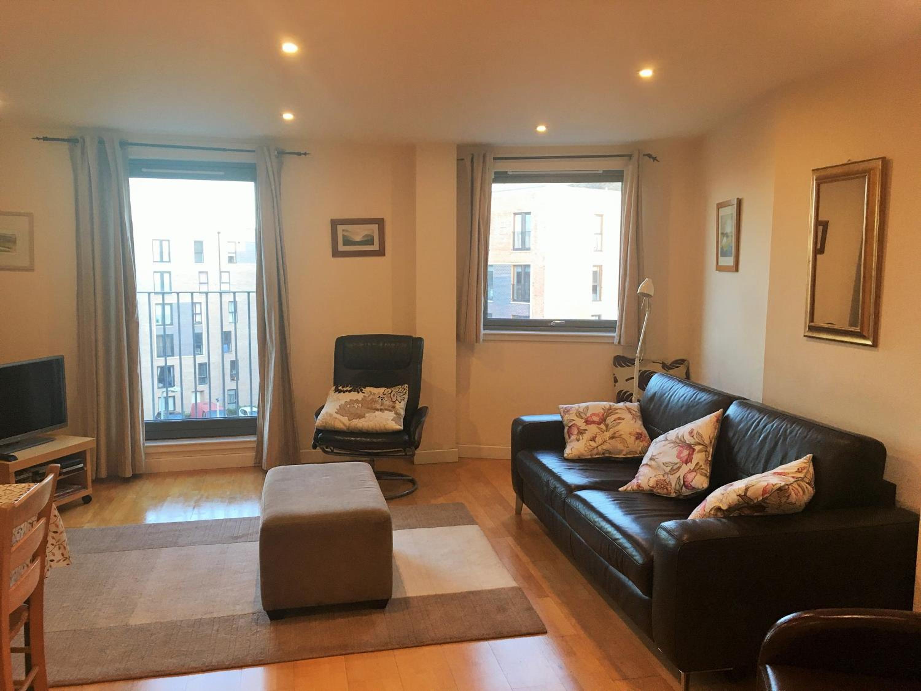 Abbey- Nice Edinburgh CityCenter Apartment view 3
