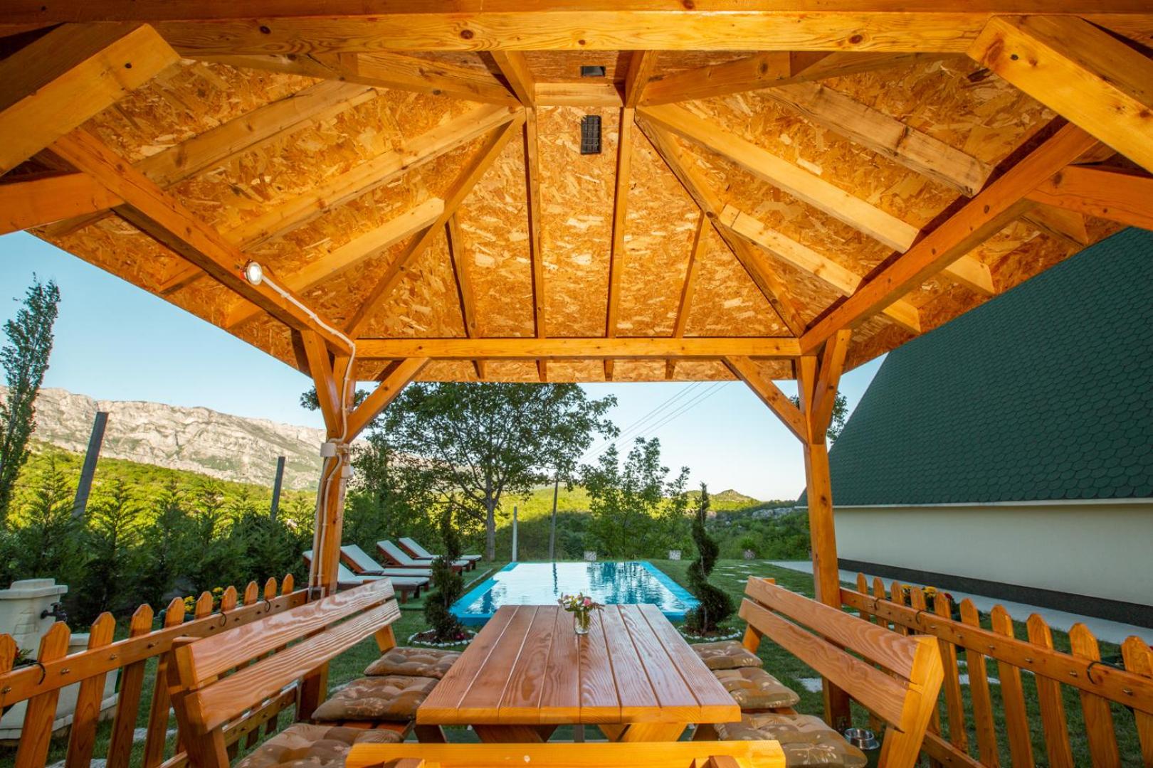 Cozy House Ostrog view 5