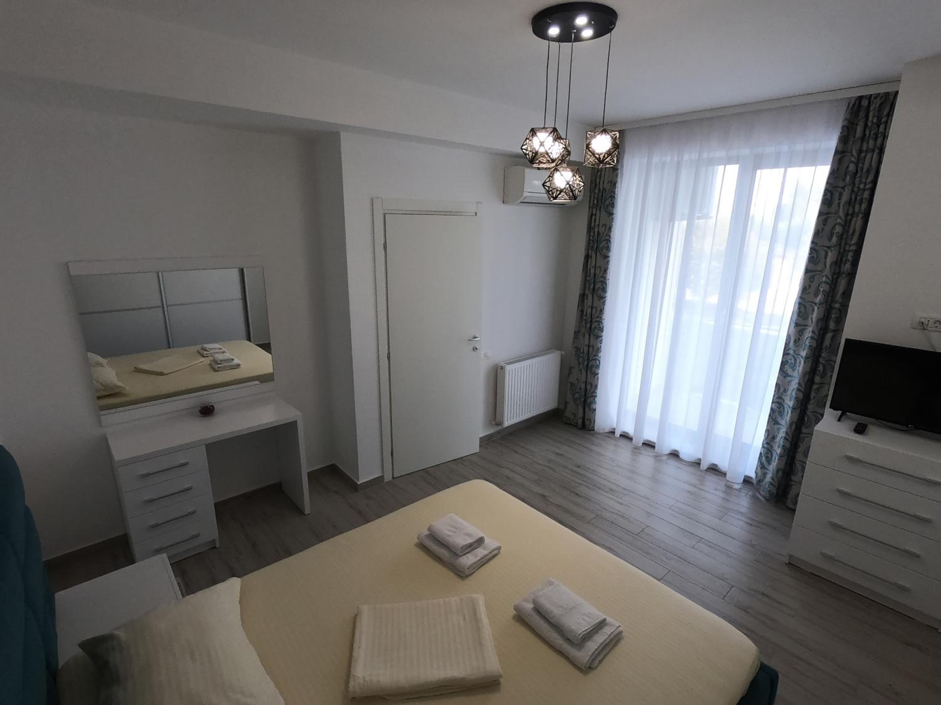 Fancy Beach Apartment view 5