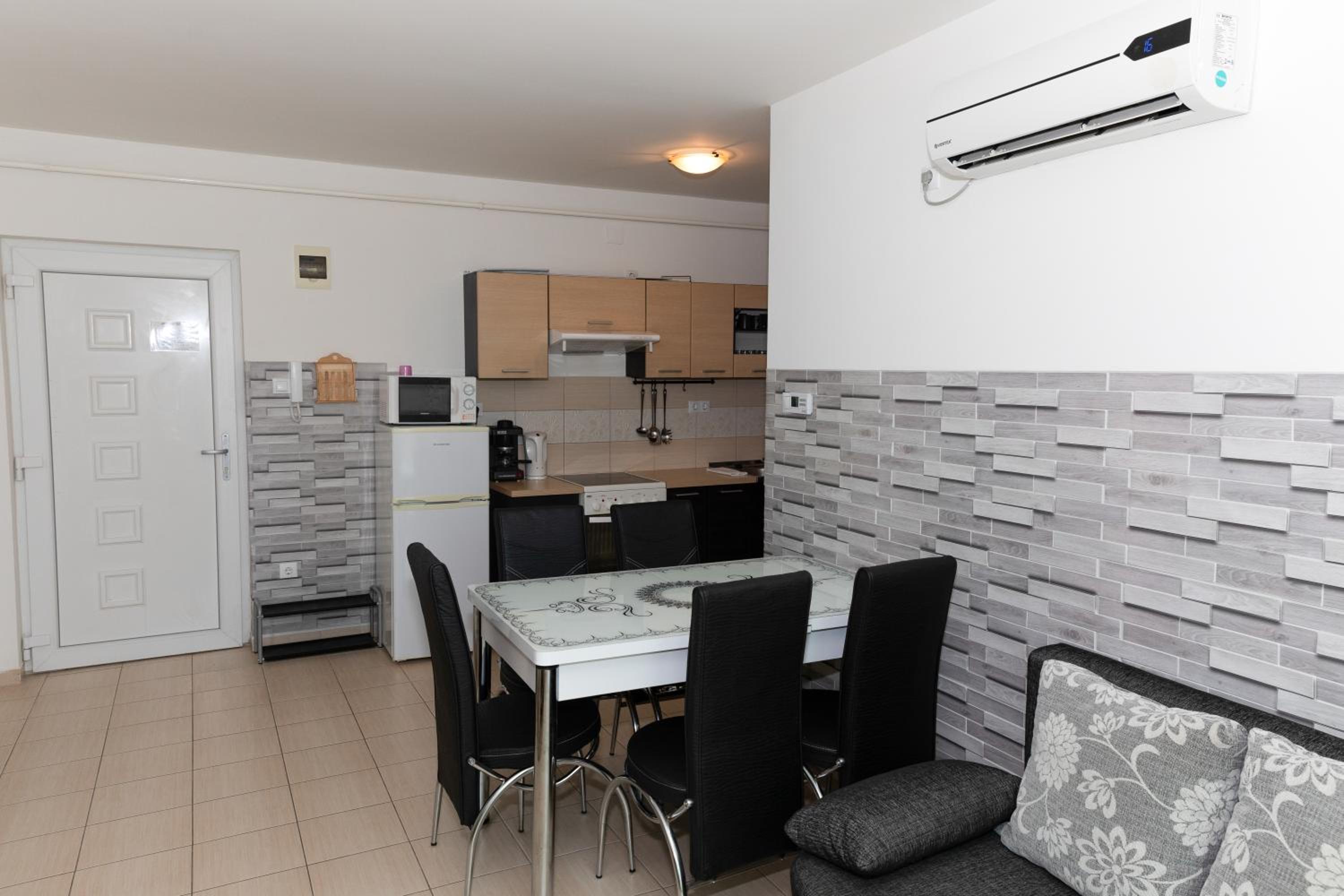 Big Suite for 4 Adults and 2 Children under 14 view 5