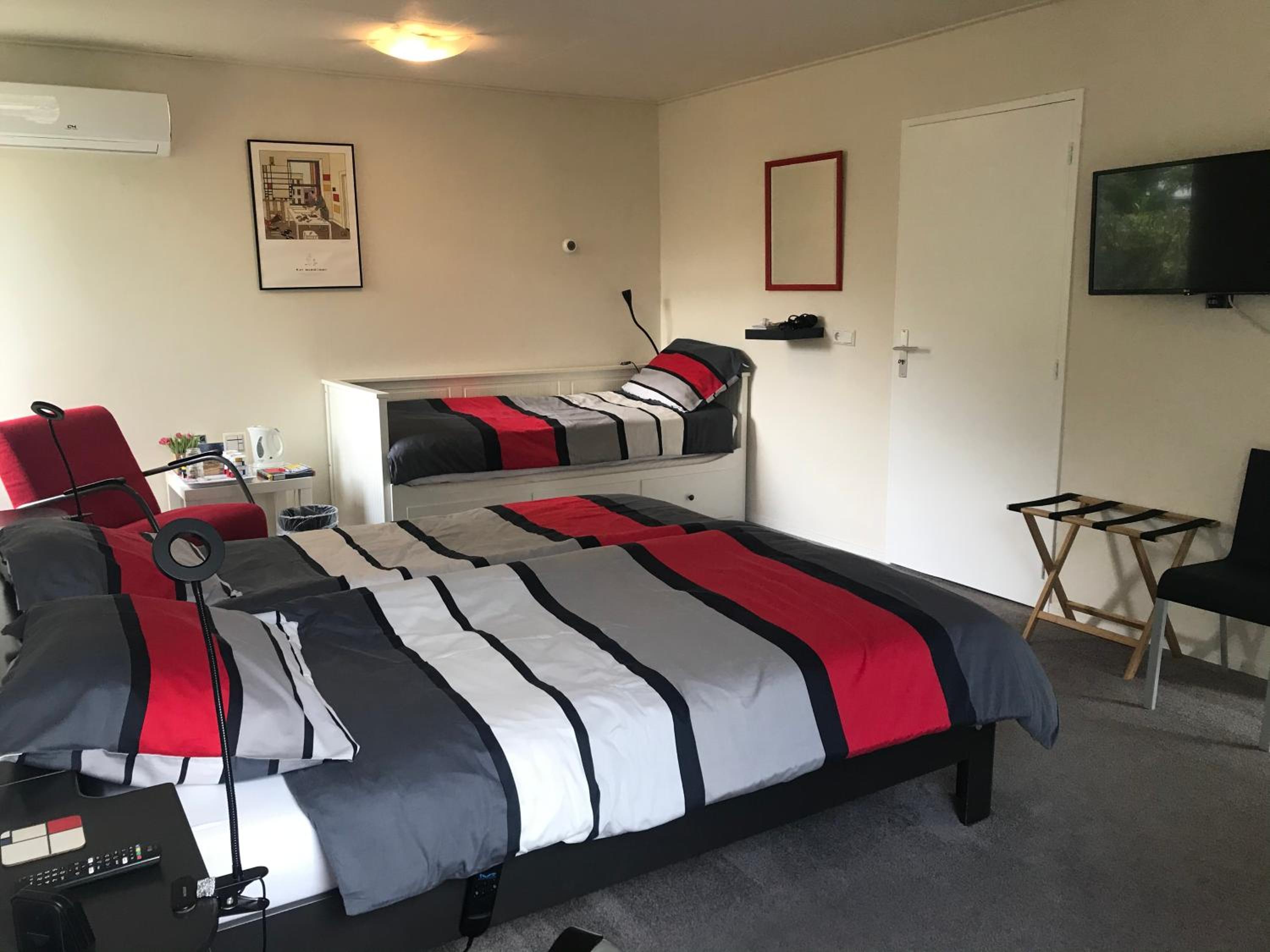 B & B De Stijl view 2