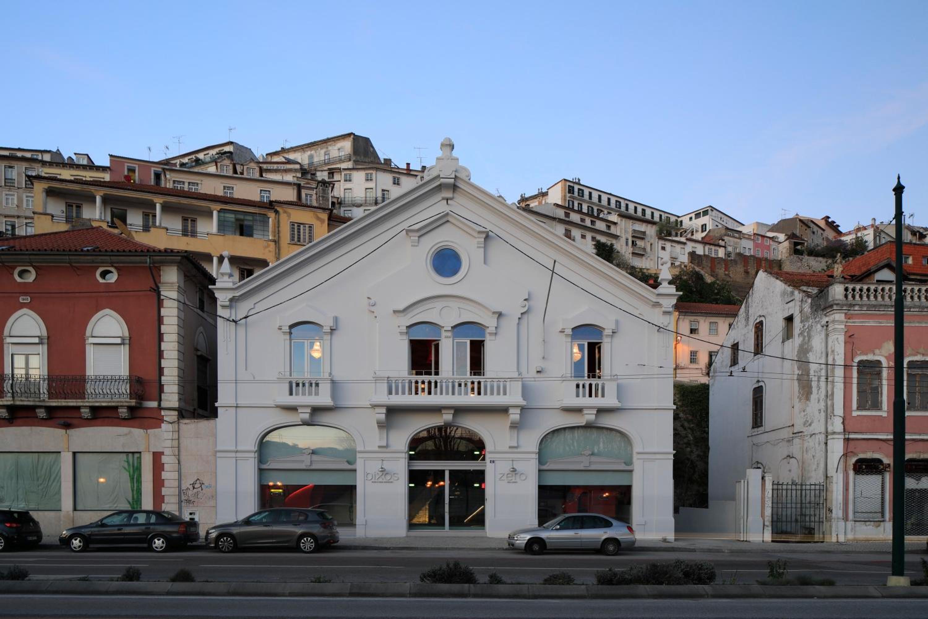 Hotel Zero Box Lodge Coimbra - Image 1