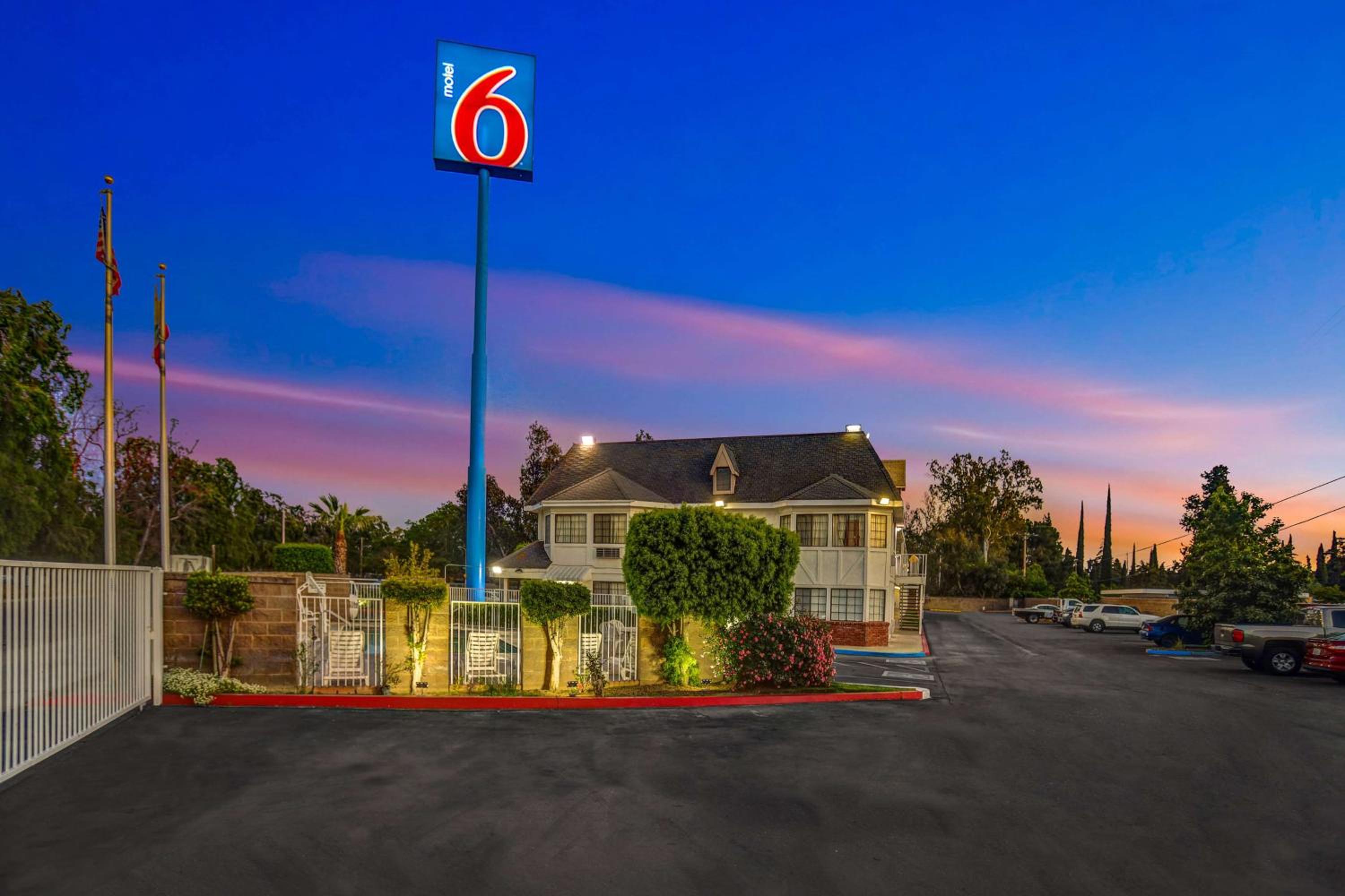 Hotel Motel 6-Fresno, CA - Belmont Ave - Image 1
