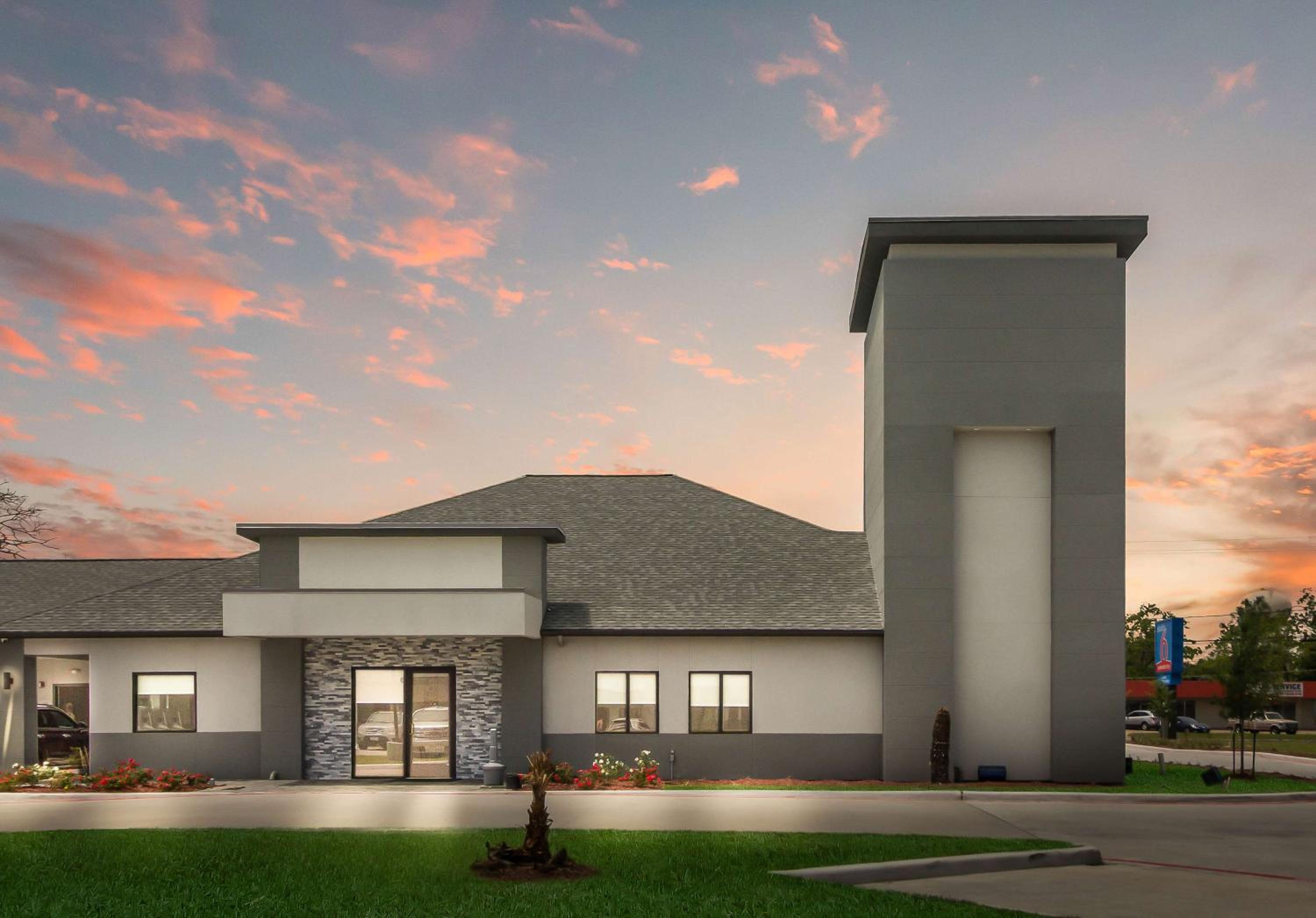 Studio 6 Deer Park, Tx view 4
