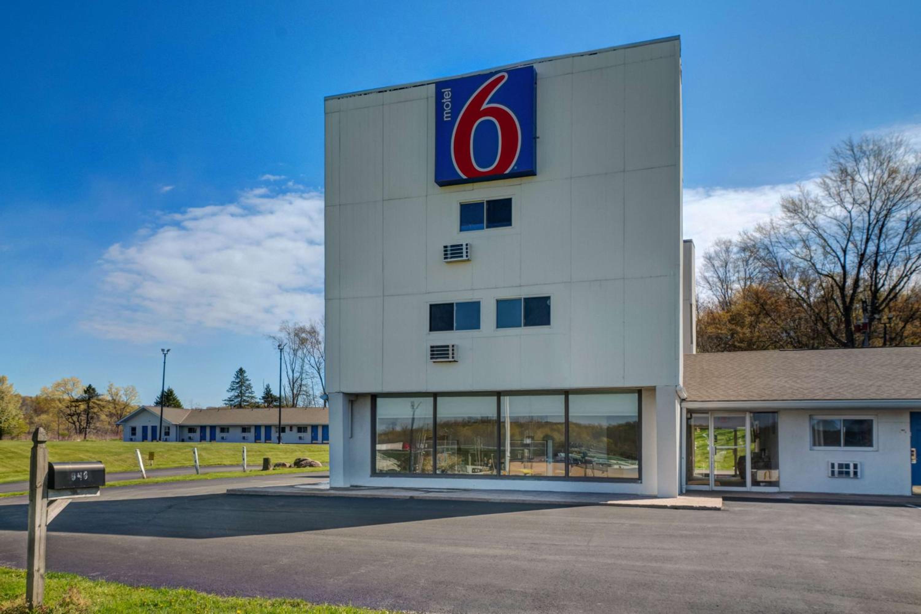 Motel 6 Bellville, OH view 2