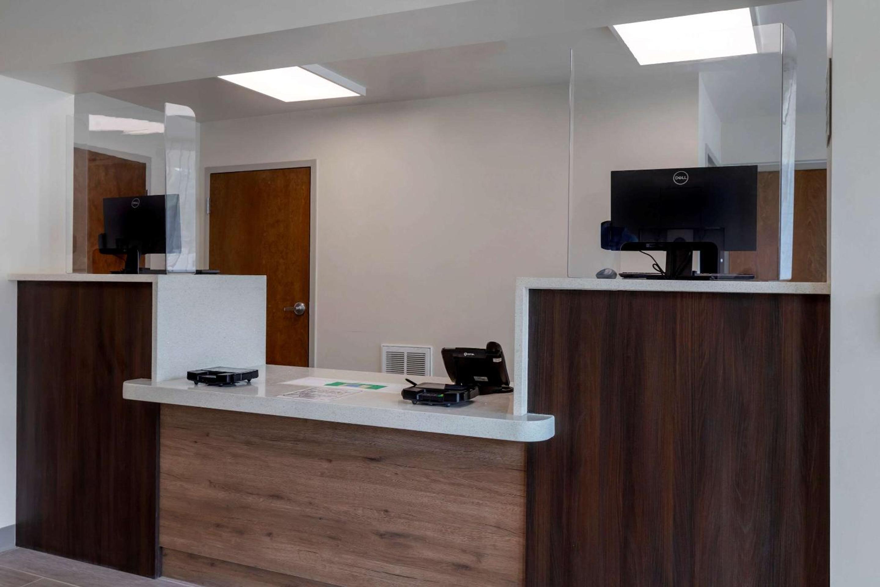 Quality Inn Saint Petersburg North-Tampa Bay - Image 5