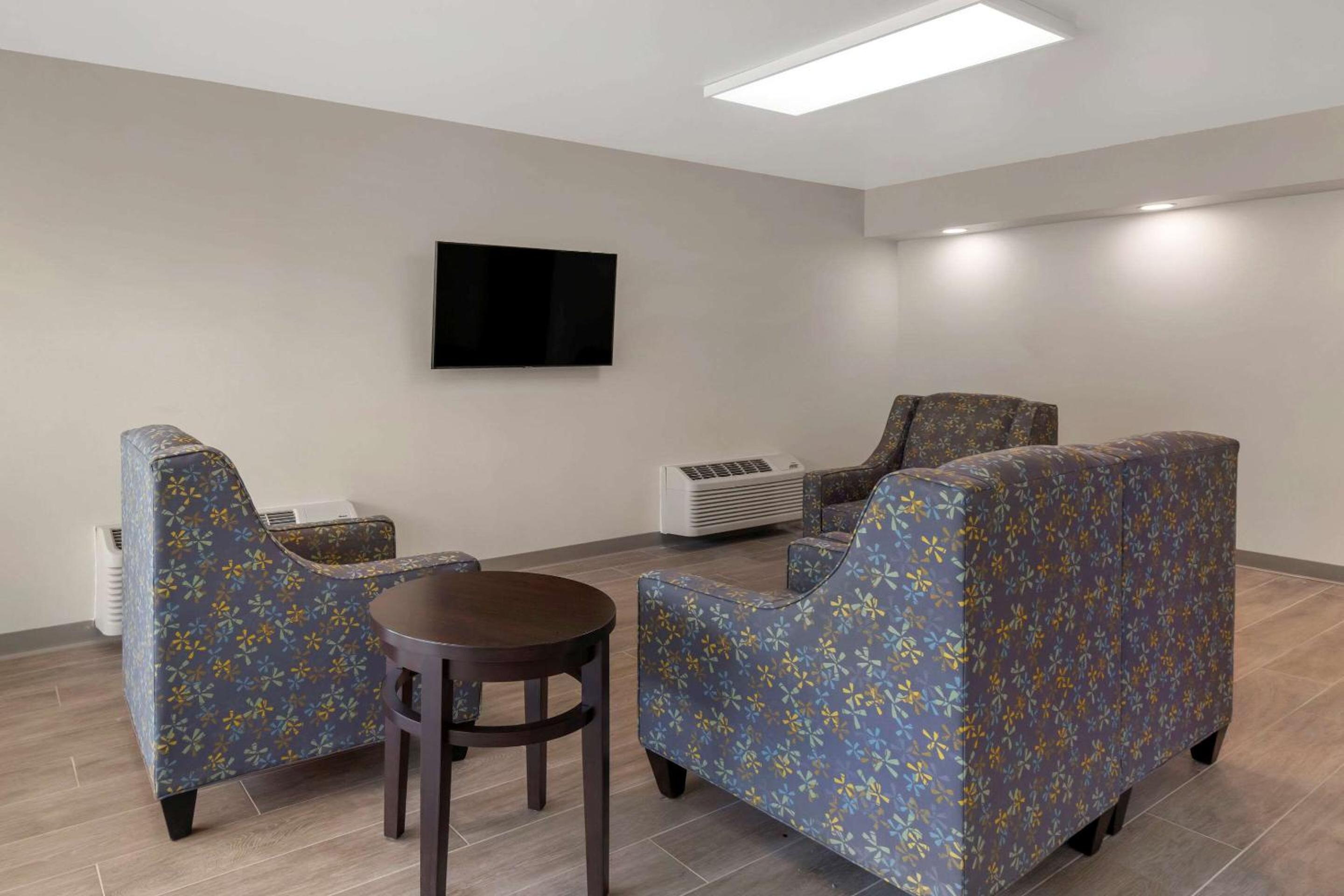 Quality Inn Saint Petersburg North-Tampa Bay - Image 4