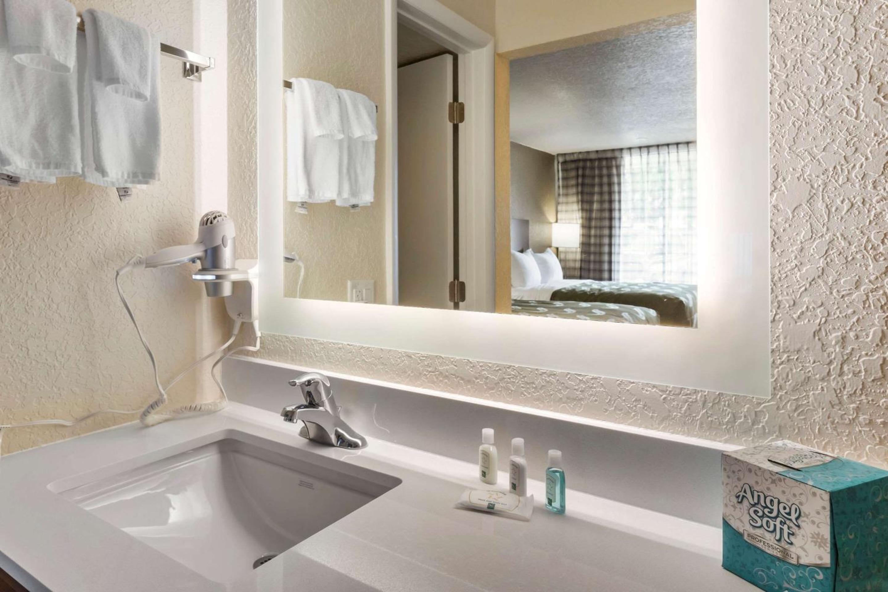 Quality Inn Saint Petersburg North-Tampa Bay
