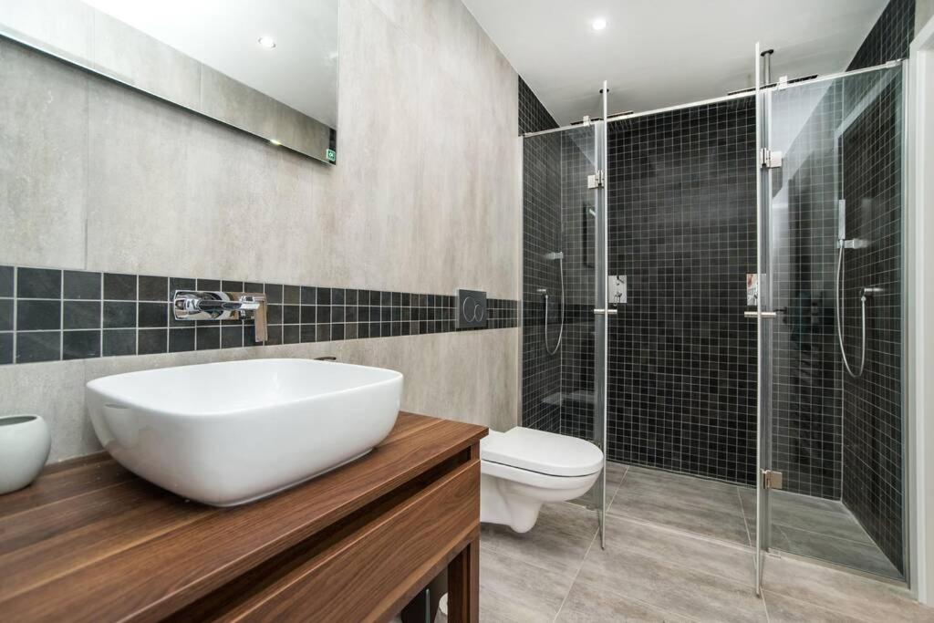 Old Town 1 Bedroom Oasis with AC and Double Shower