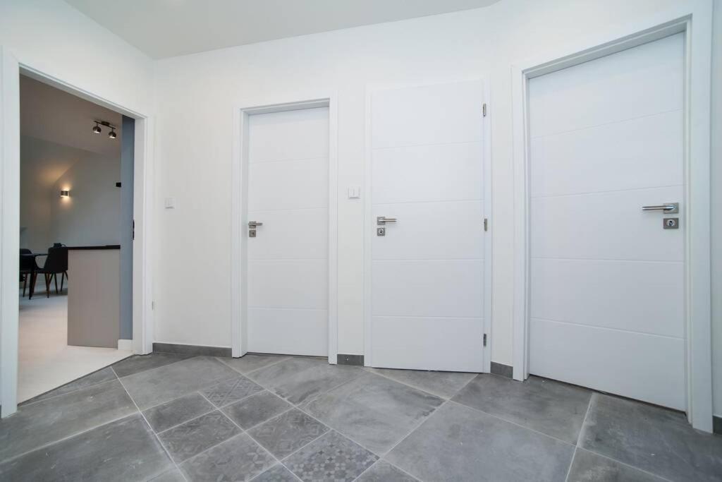 Old Town 1 Bedroom Oasis with AC and Double Shower