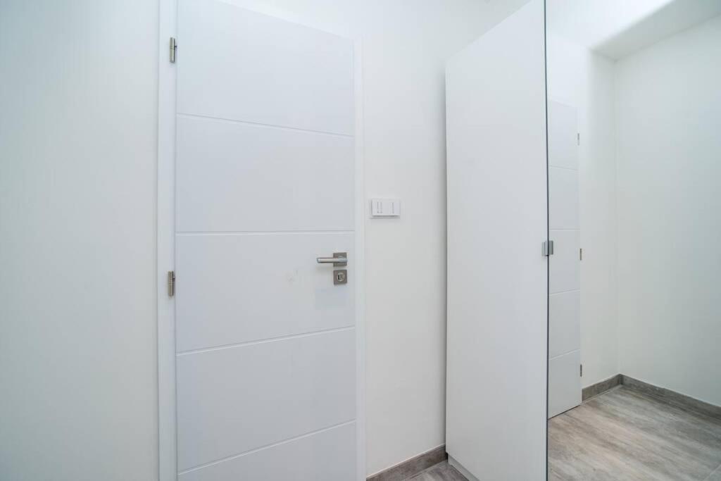 Old Town 1 Bedroom Oasis with AC and Double Shower