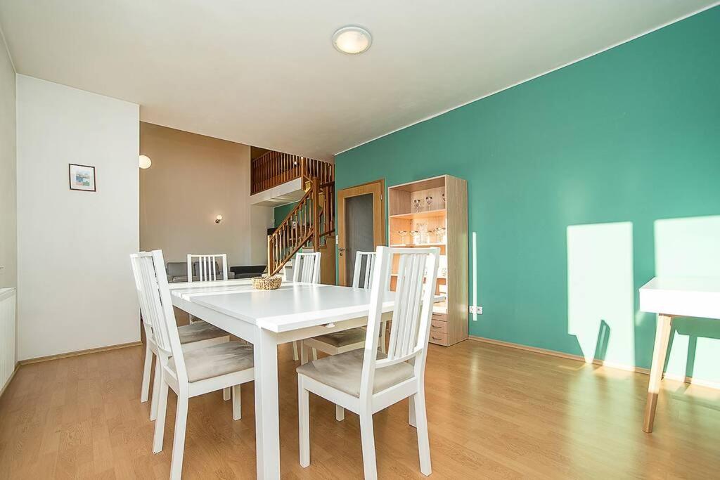 Great Terrace in Big, Central Flat