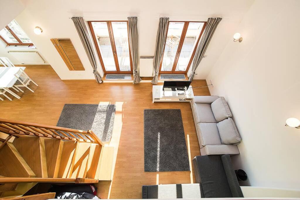 Great Terrace in Big, Central Flat