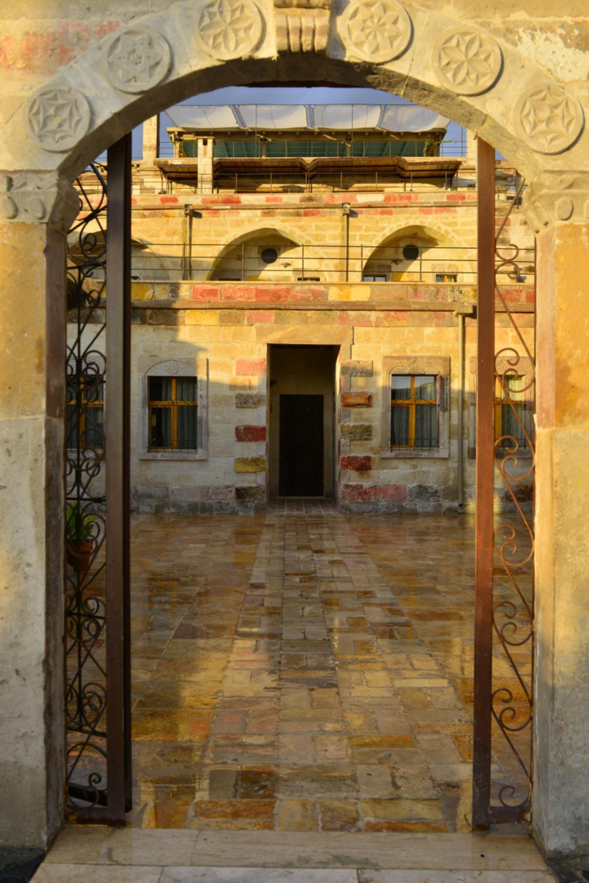 Seki Cave Suites - Image 137