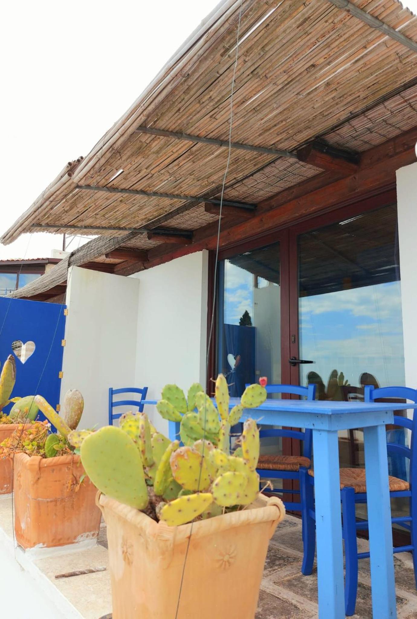 BLU SUITE COTTAGE SUL MARE e SWIMMING POOL view 3