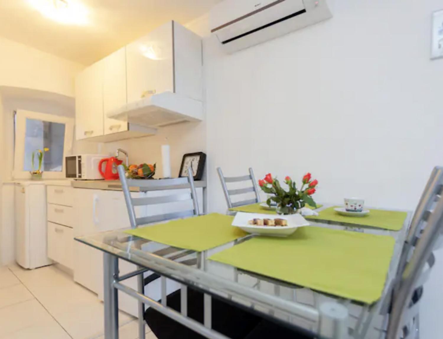 Old Town centar, cozy and quiet modern apartment