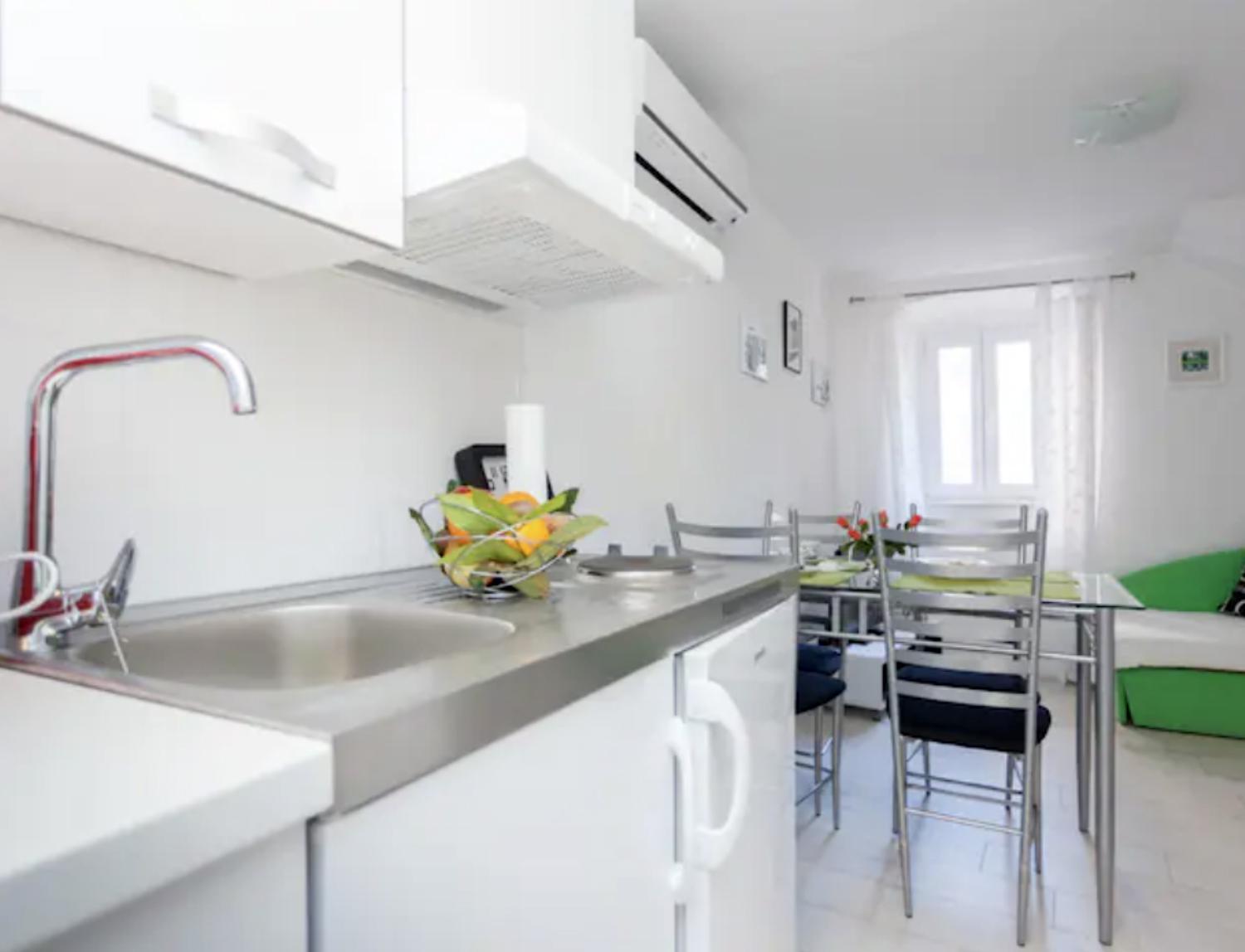 Old Town centar, cozy and quiet modern apartment