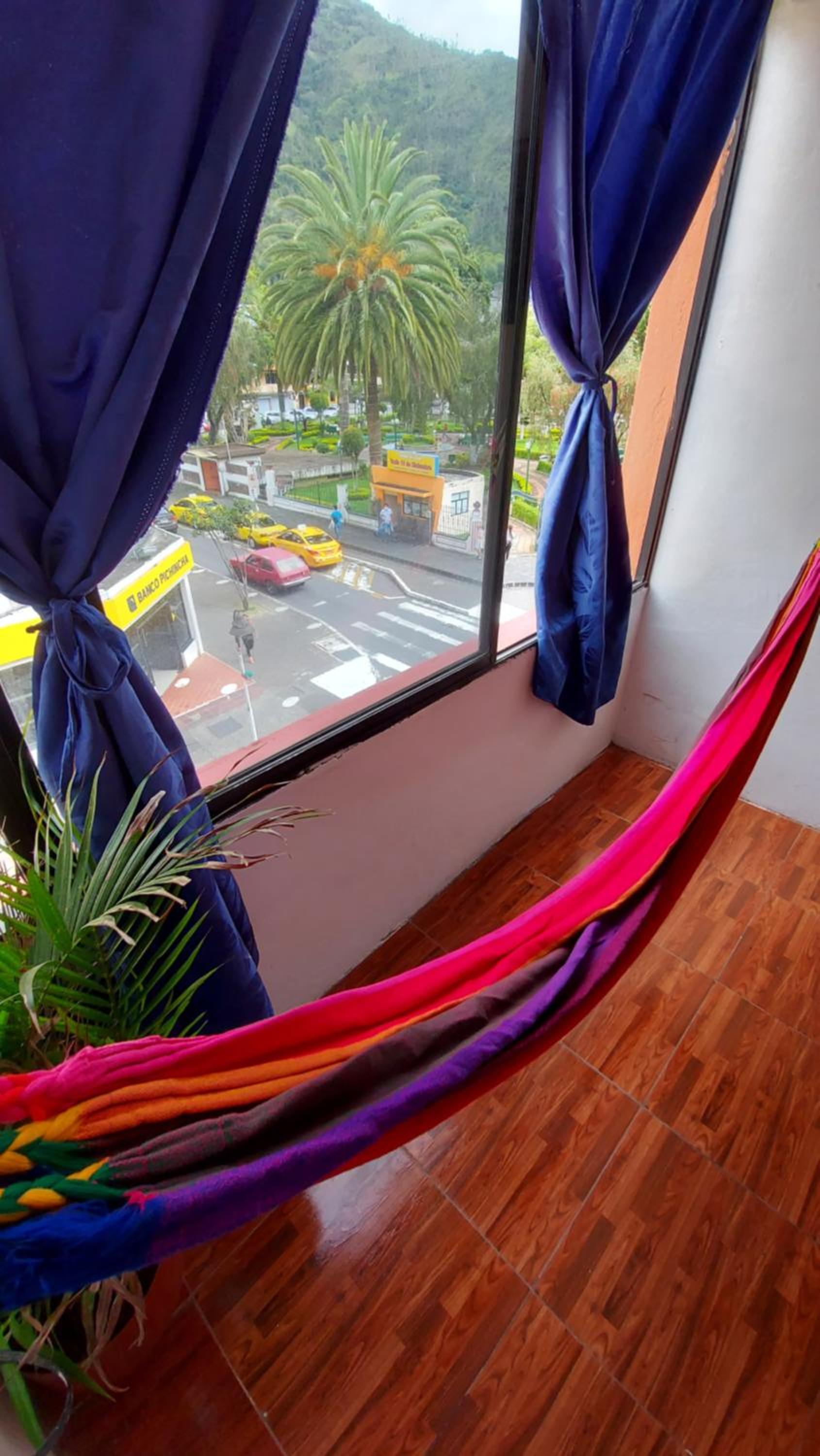 Erupcion Art Hotel & Hostel