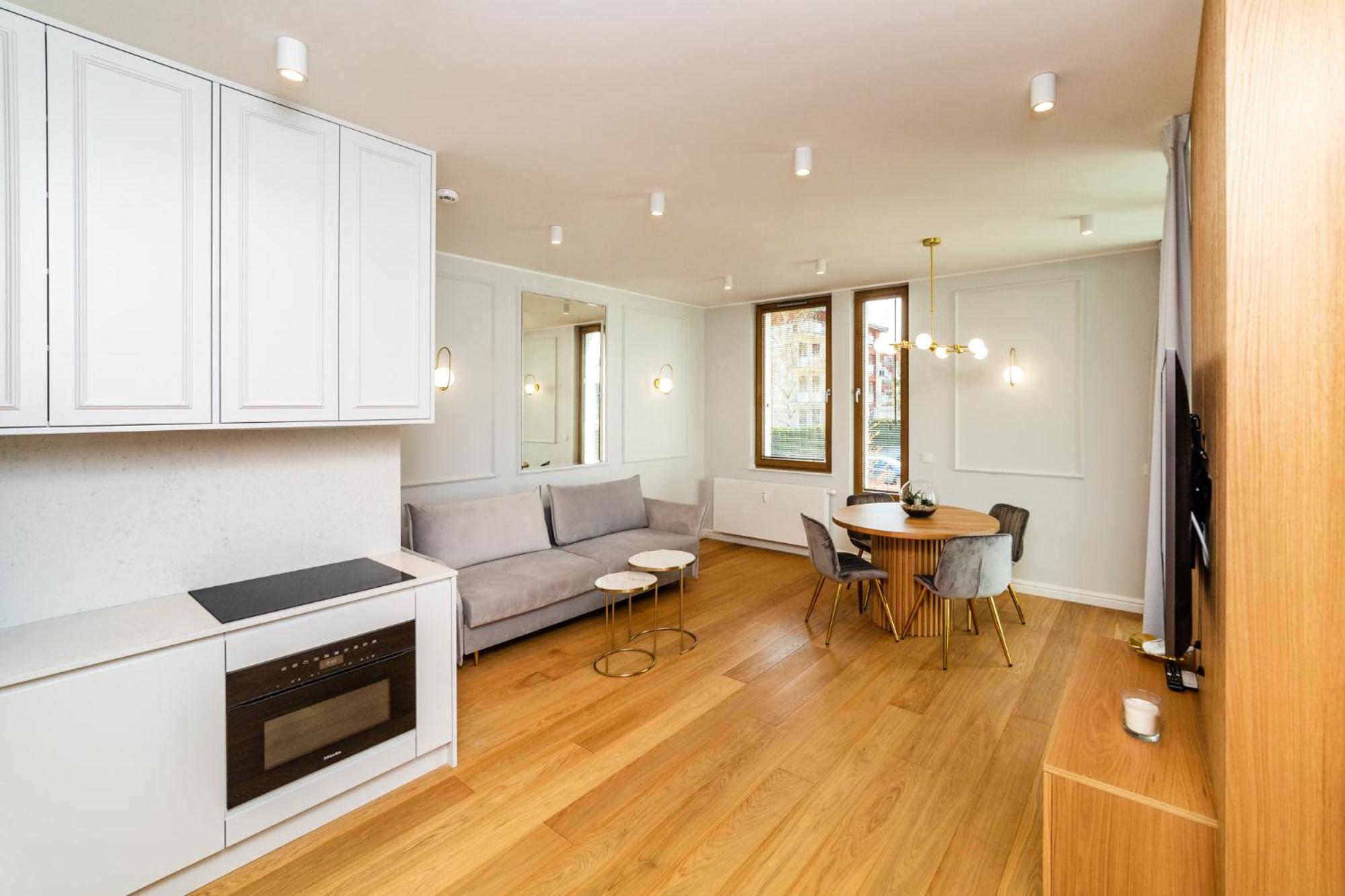 White Deluxe with terrace by OneApartments view 2