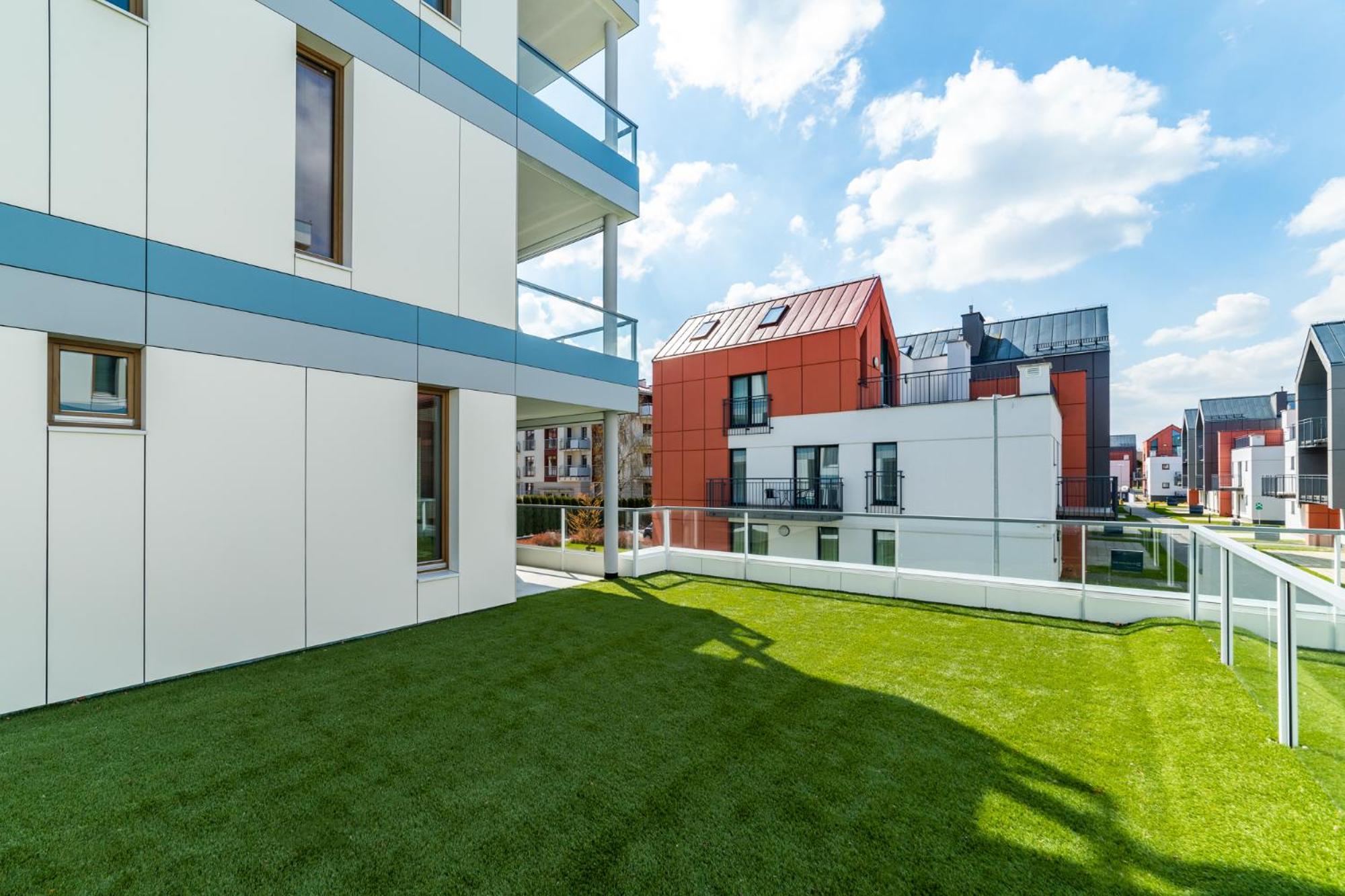 White Deluxe with terrace by OneApartments view 3