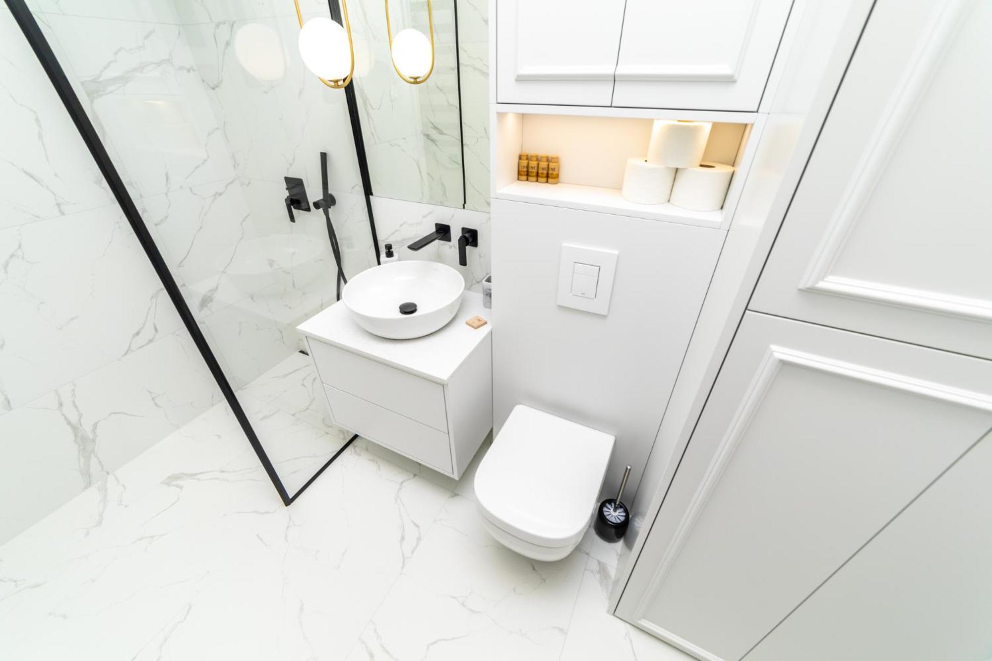 White Deluxe with terrace by OneApartments view 4