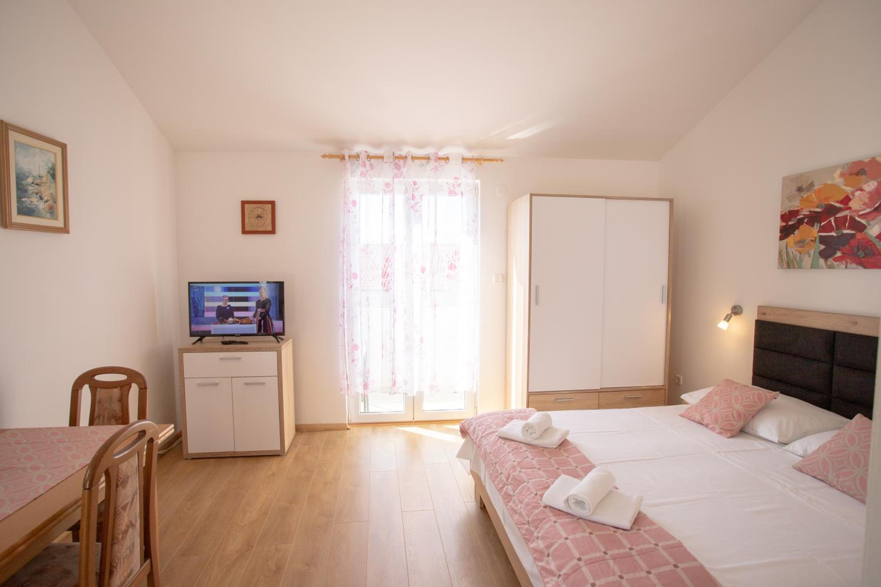 Bol apartments Gospojica view 2