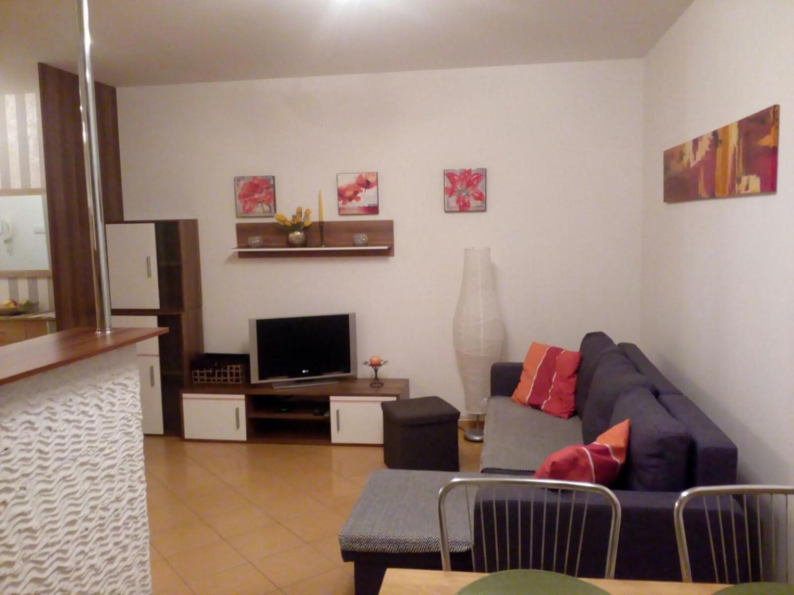 Apartament TOSIA mieści się w pobliżu Plaży Zachodniej 450 m. Do dyspozycji jest też mały ogródek z miejscem na wypicie porannej kawy. Na osiedlu sąsiadują view 5