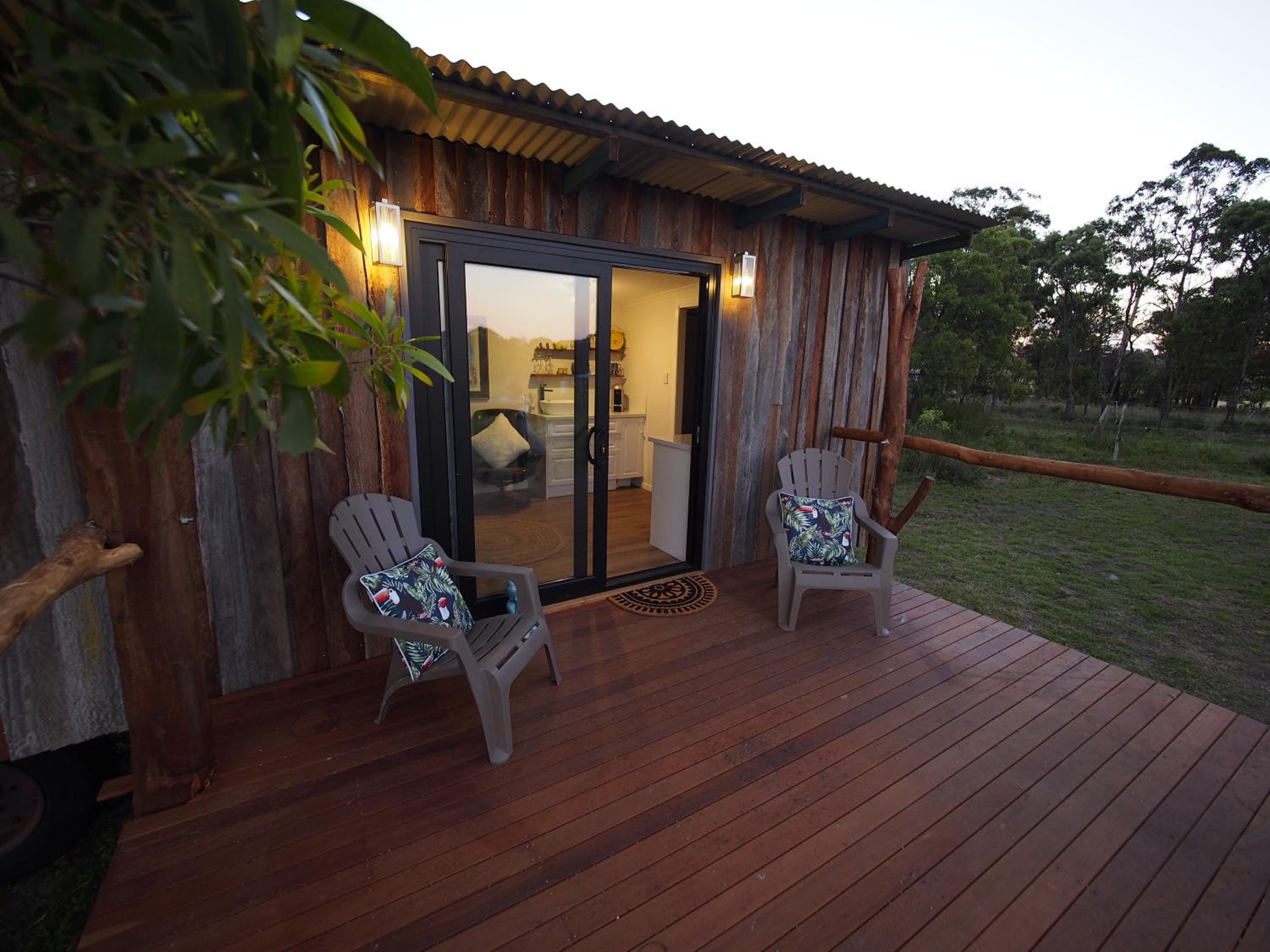 Straw House Farm - STANTHORPE