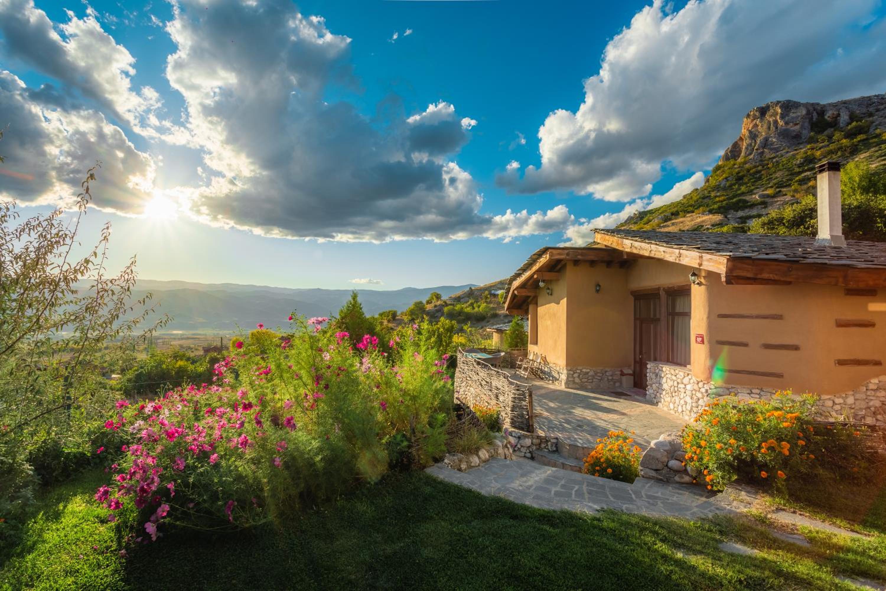 Eco Village Under the Cliffs