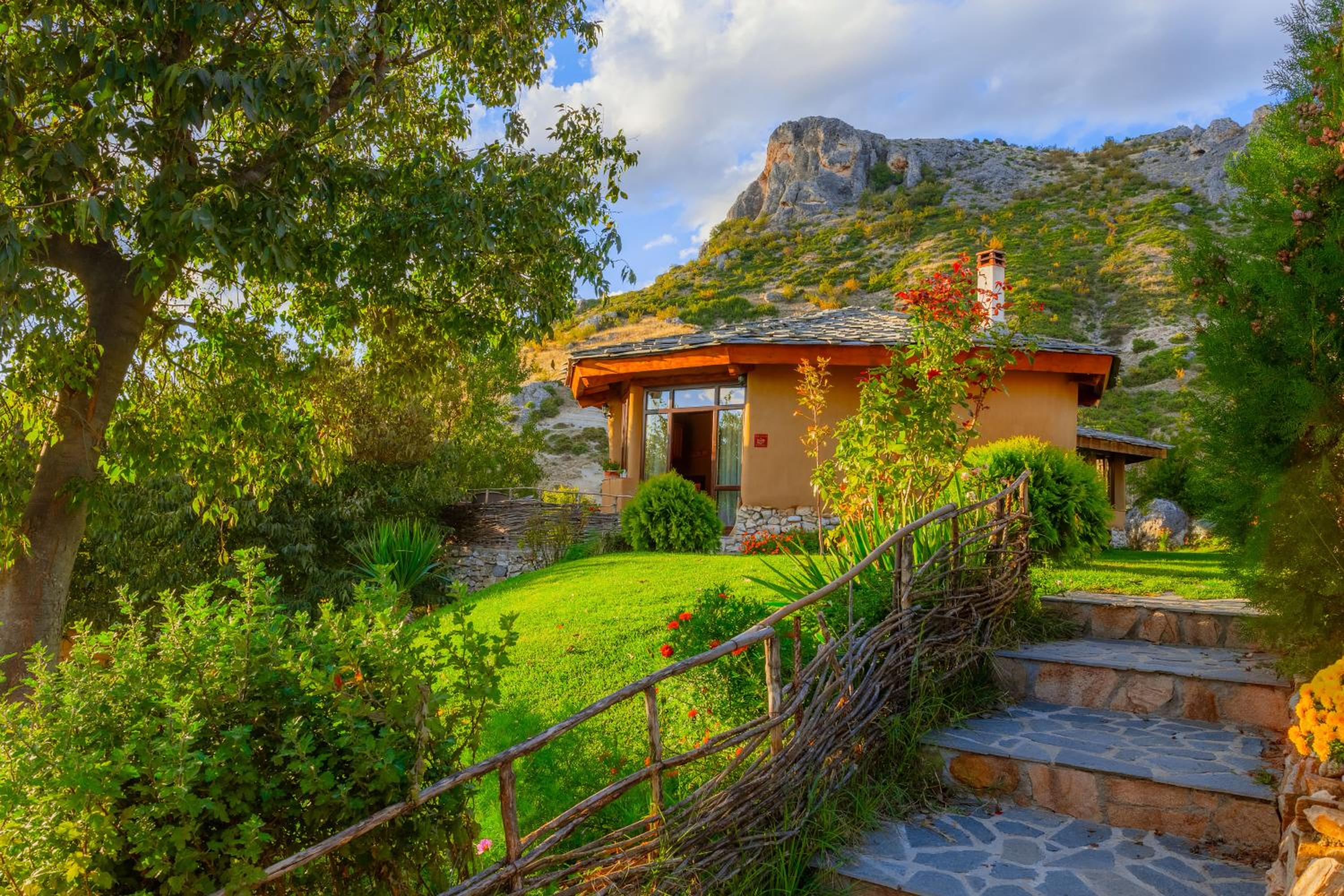 Eco Village Under the Cliffs