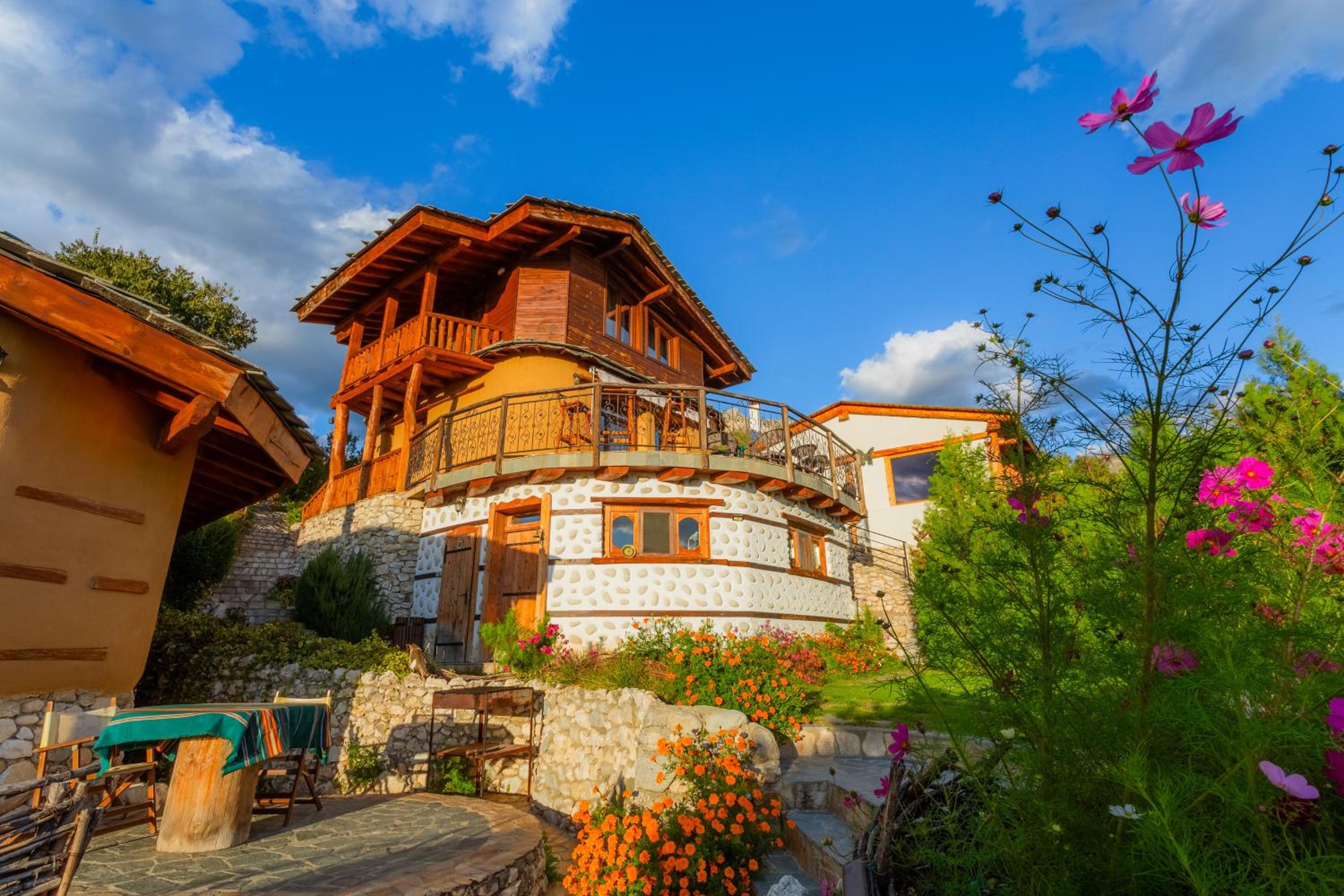 Eco Village Under the Cliffs