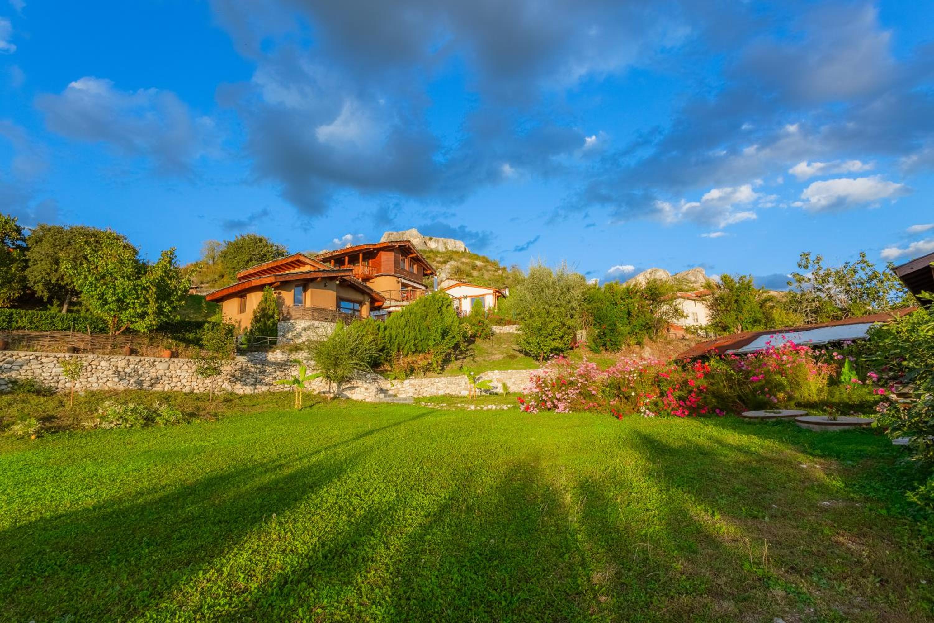 Eco Village Under the Cliffs